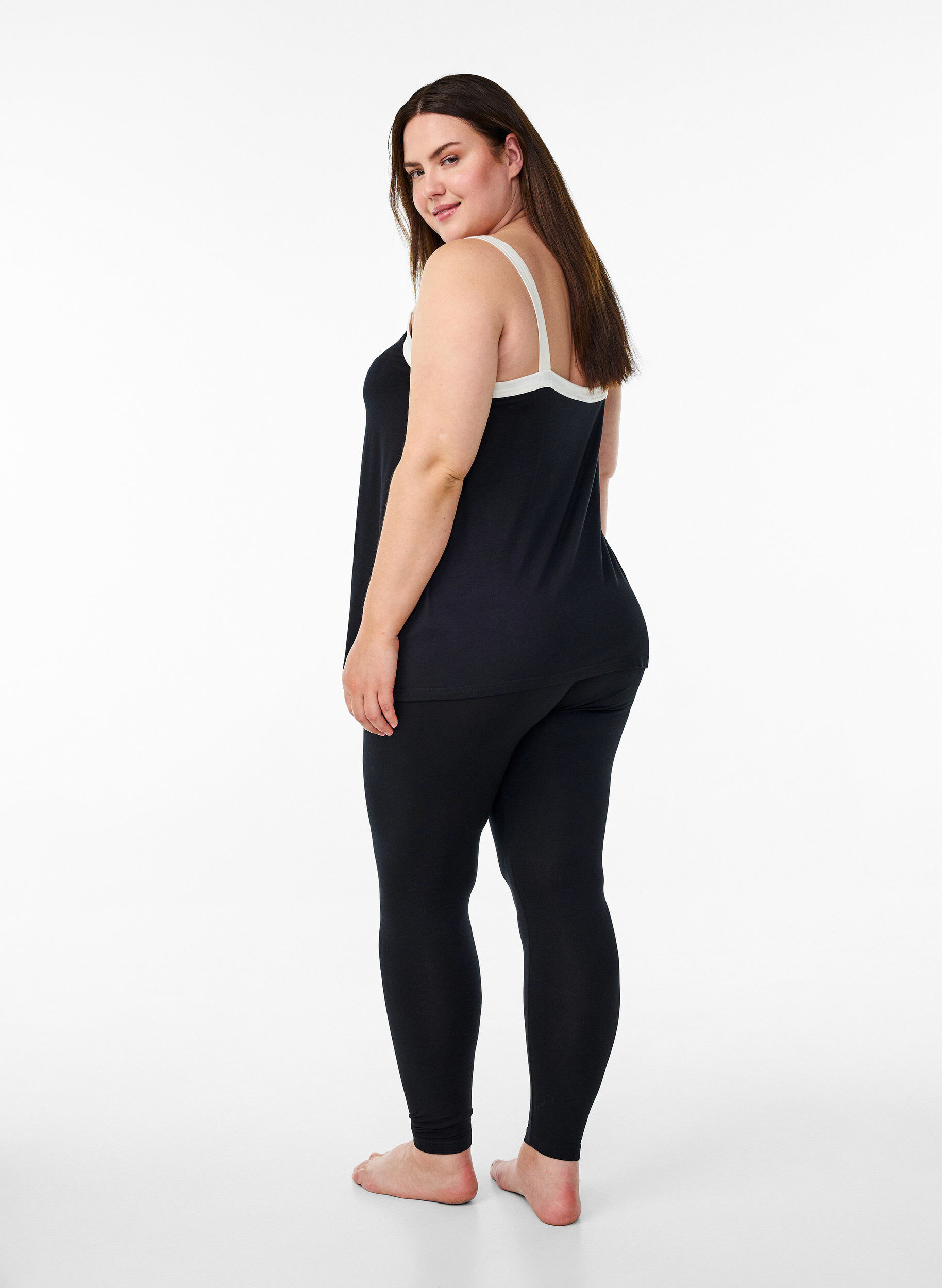 Zizzi Enkellange leggings in viscose stof, Zwart, Model image number 1