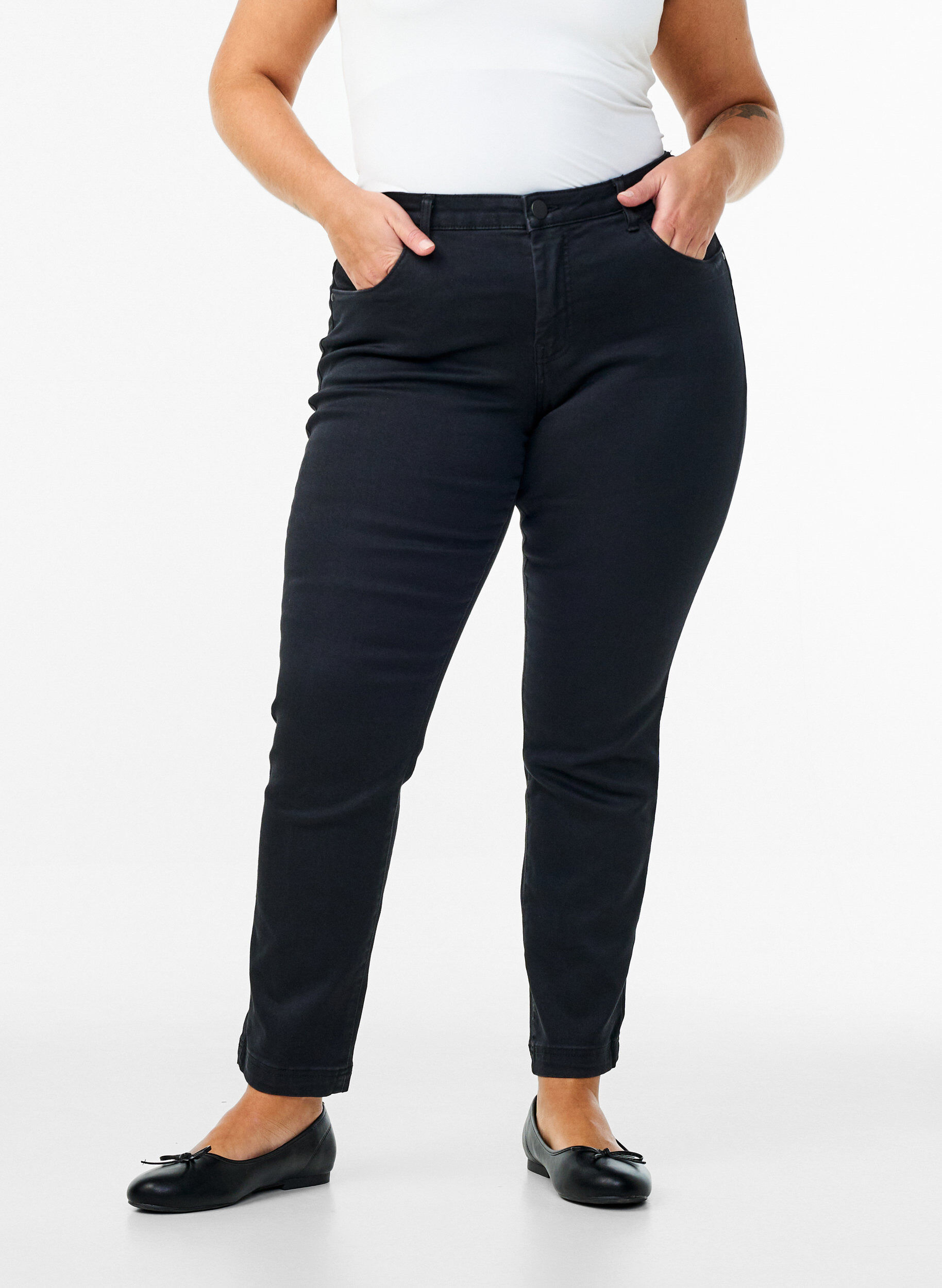 Zizzi Slim fit Emily jeans met normale taille, Zwart, Model image number 2