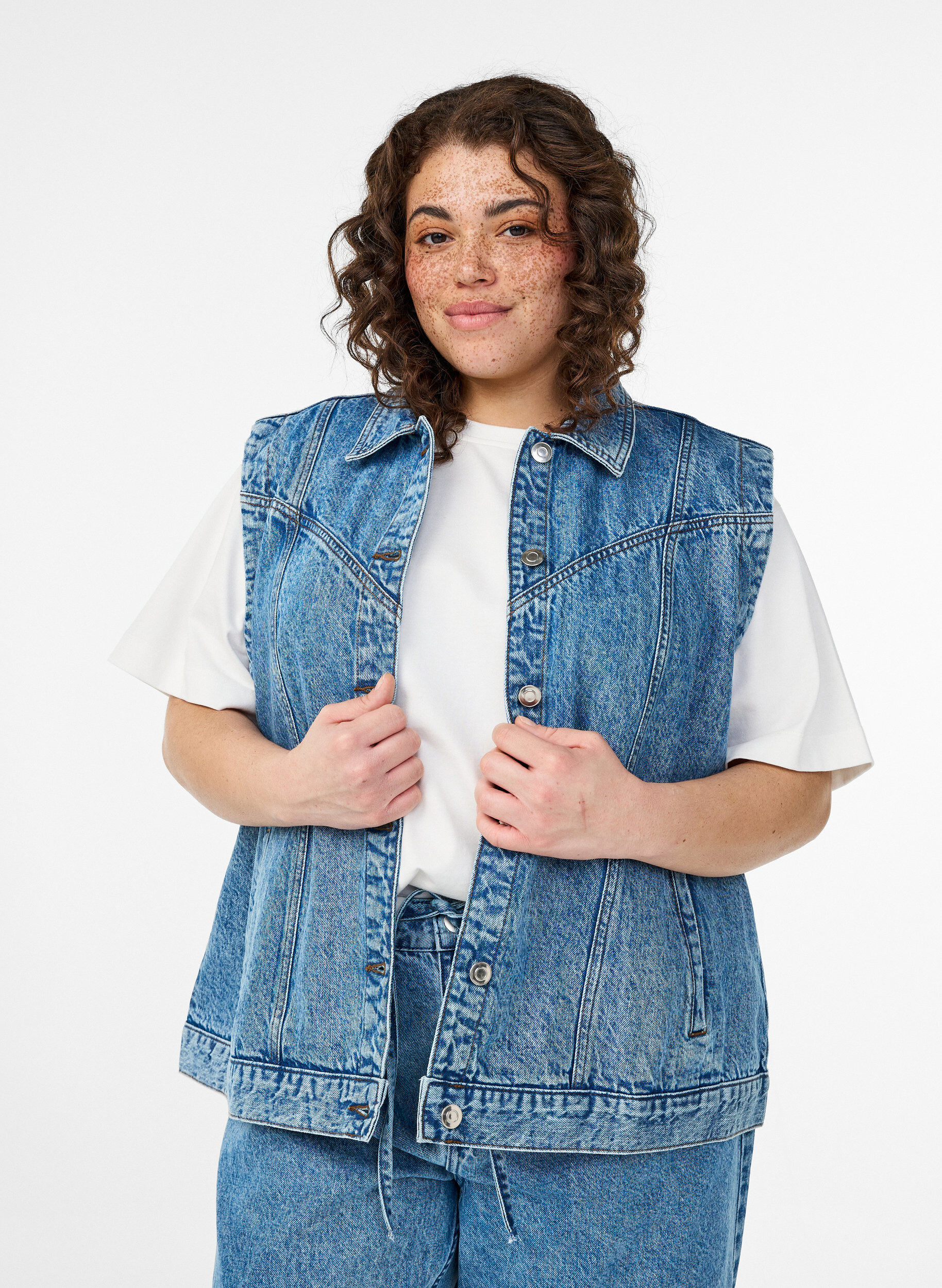 Zizzi Denimjack met afneembare mouwen, Blauw, Model image number 3