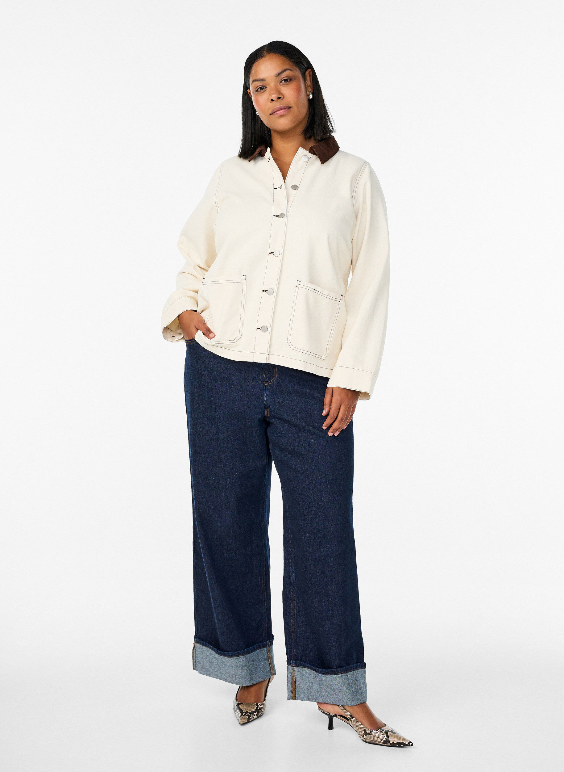 Zizzi Gekleurde denimjas met contrasterende kraag, Vanille, Model image number 1