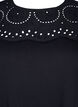T-shirt van biologisch katoen met broderie anglaise, Black, Packshot image number 2