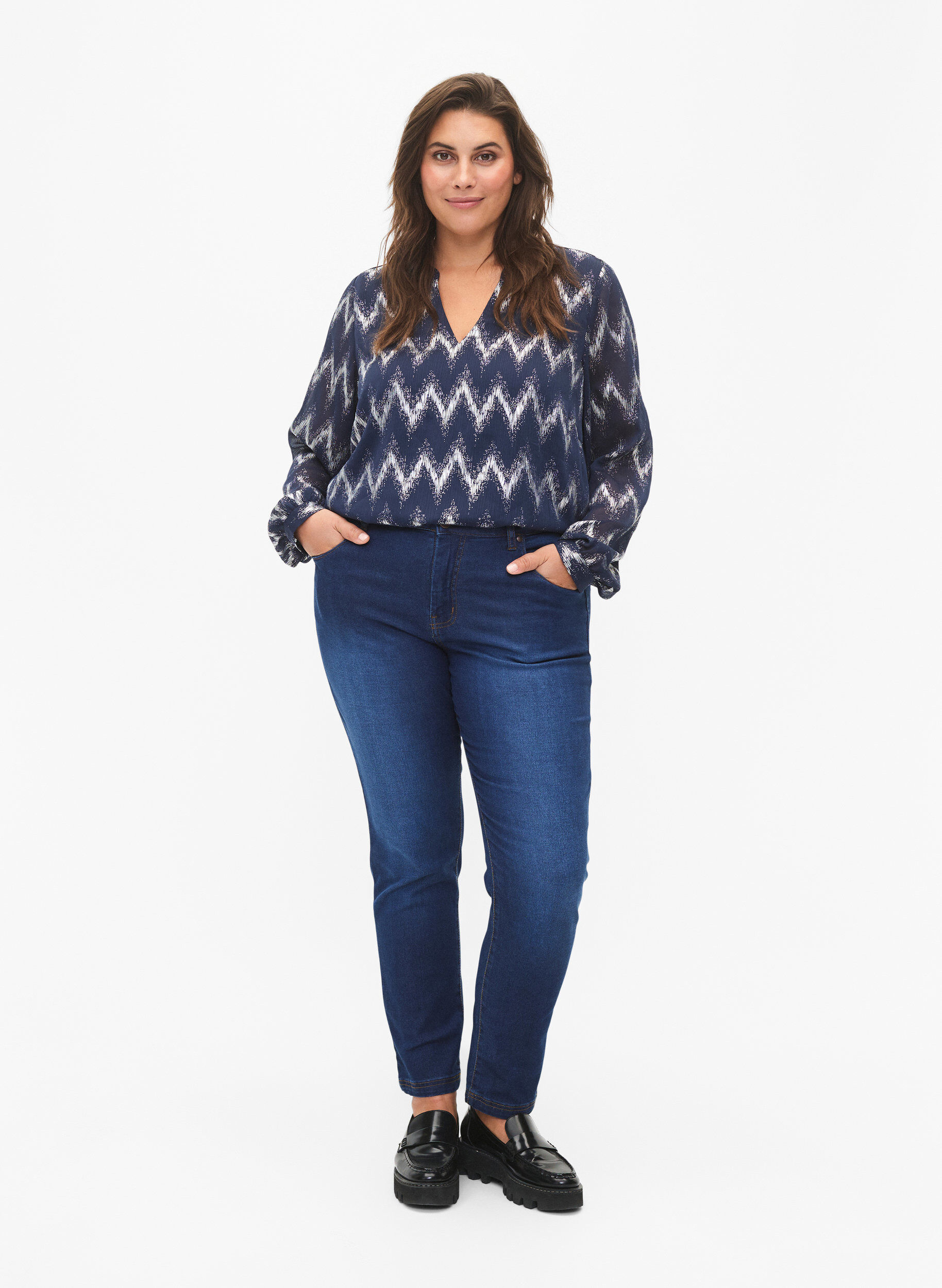 Zizzi Bedrukte blouse met V-halslijn, Blauw, Model image number 1