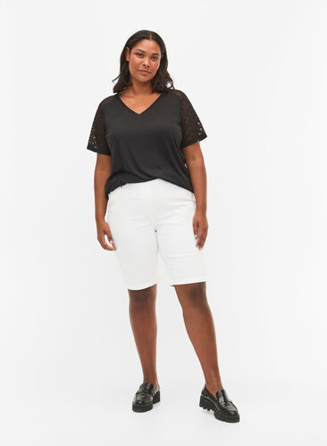Shorts met strakke pasvorm en achterzakken, White, Model image number 3