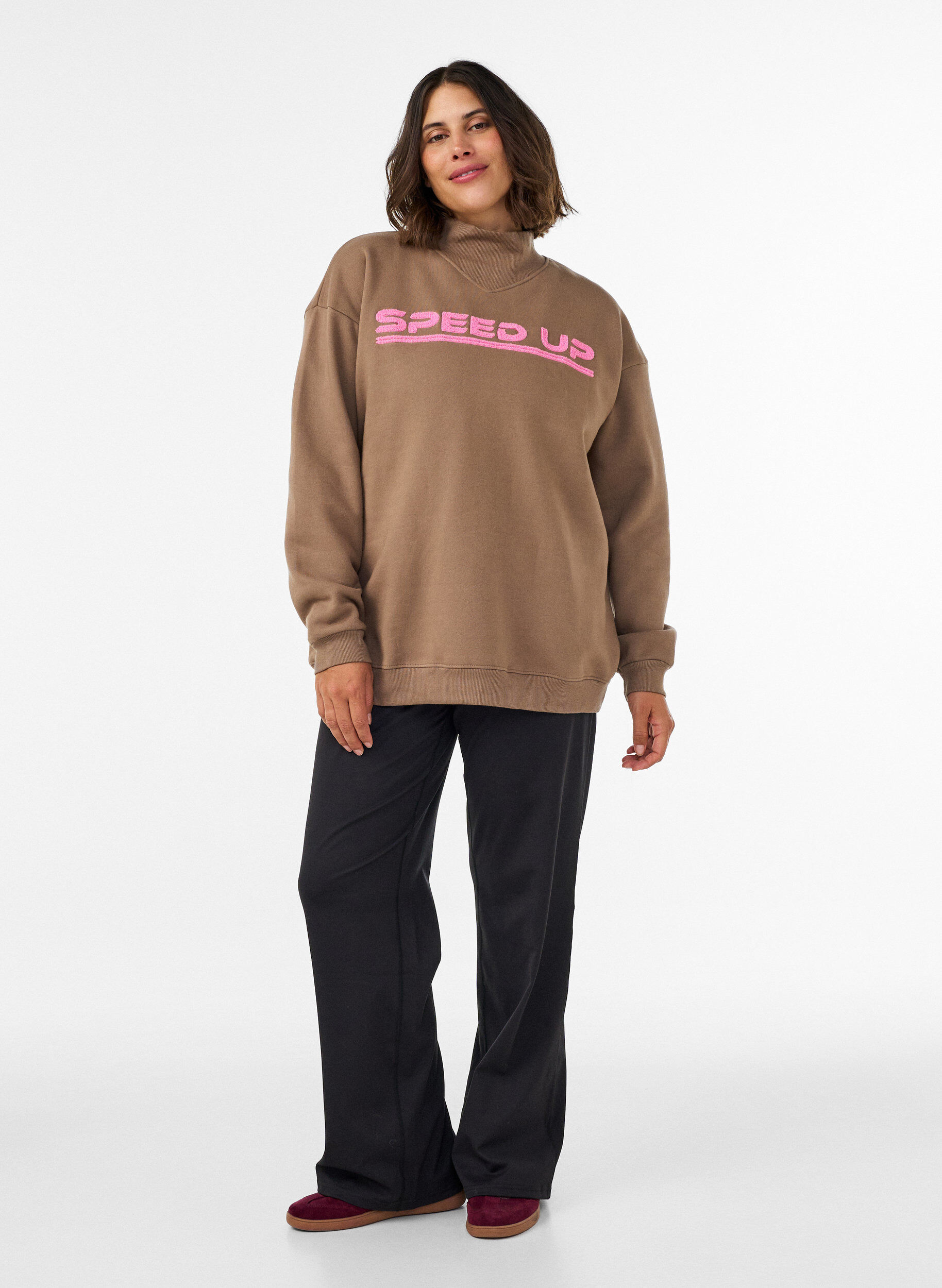 ZizziSweatshirt met hoge hals en sportief motief op de voorkant, Bruin, Model image number 1