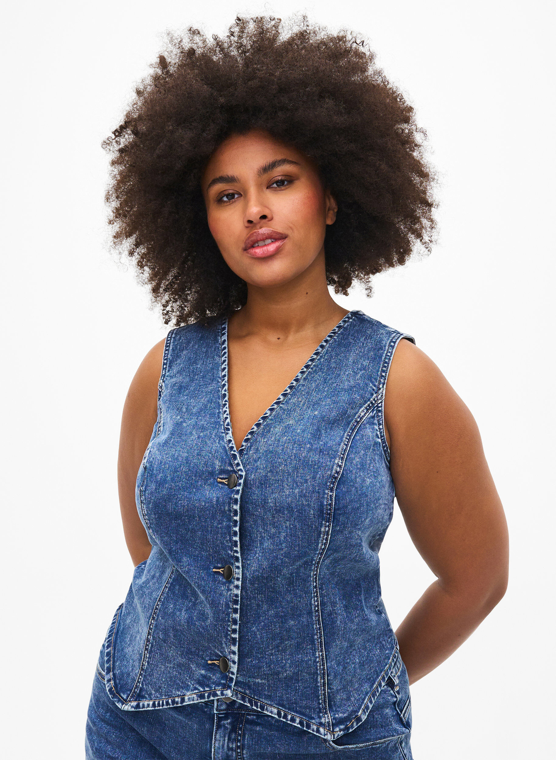 Zizzi Strak denim vest met knopen, Blue Denim, Model image number 0