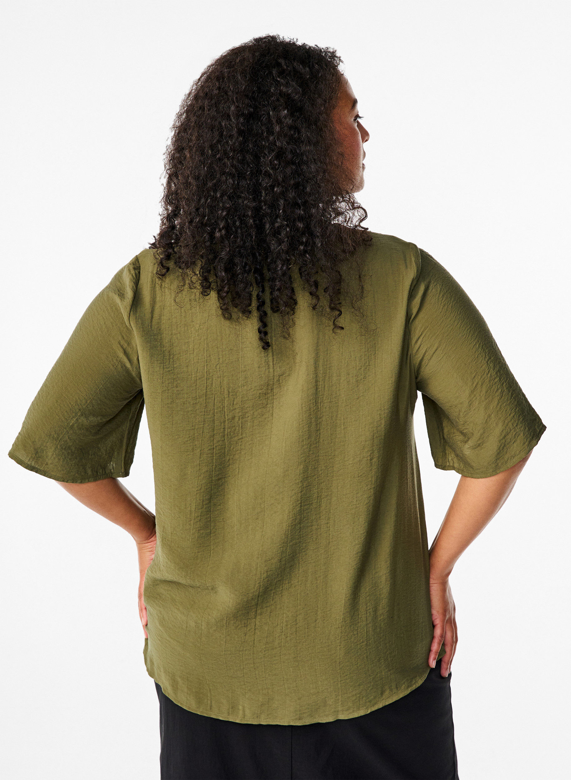 Zizzi Blouse van viscose met v-hals en borduursel, Groen, Model image number 2
