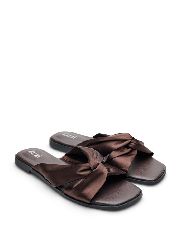 Platte sandalen met gekruiste satijnen bandjes, Bruin, Packshot image number 1