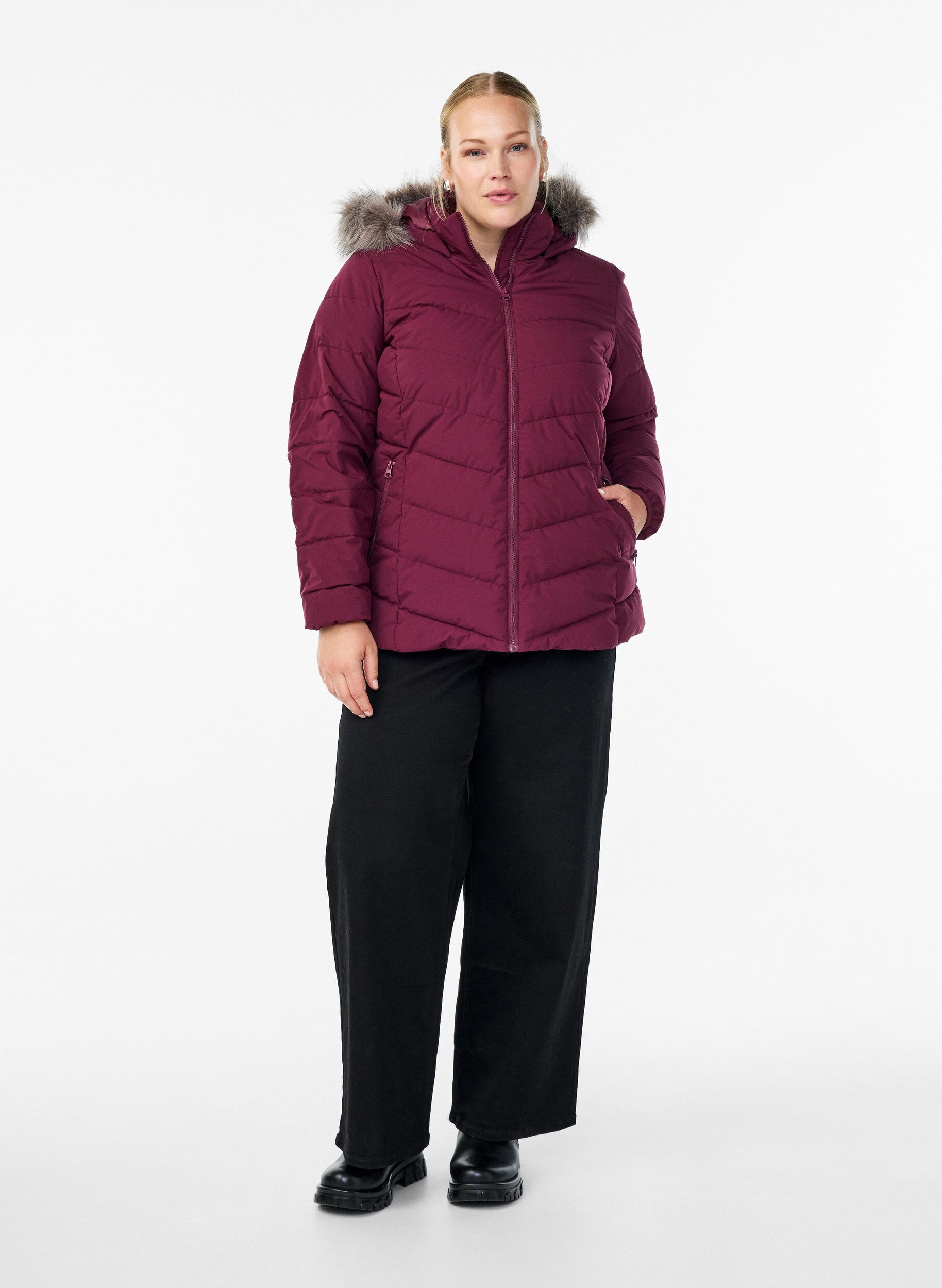 ZizziKort pufferjack met capuchon, Donker Bordeaux, Model image number 1