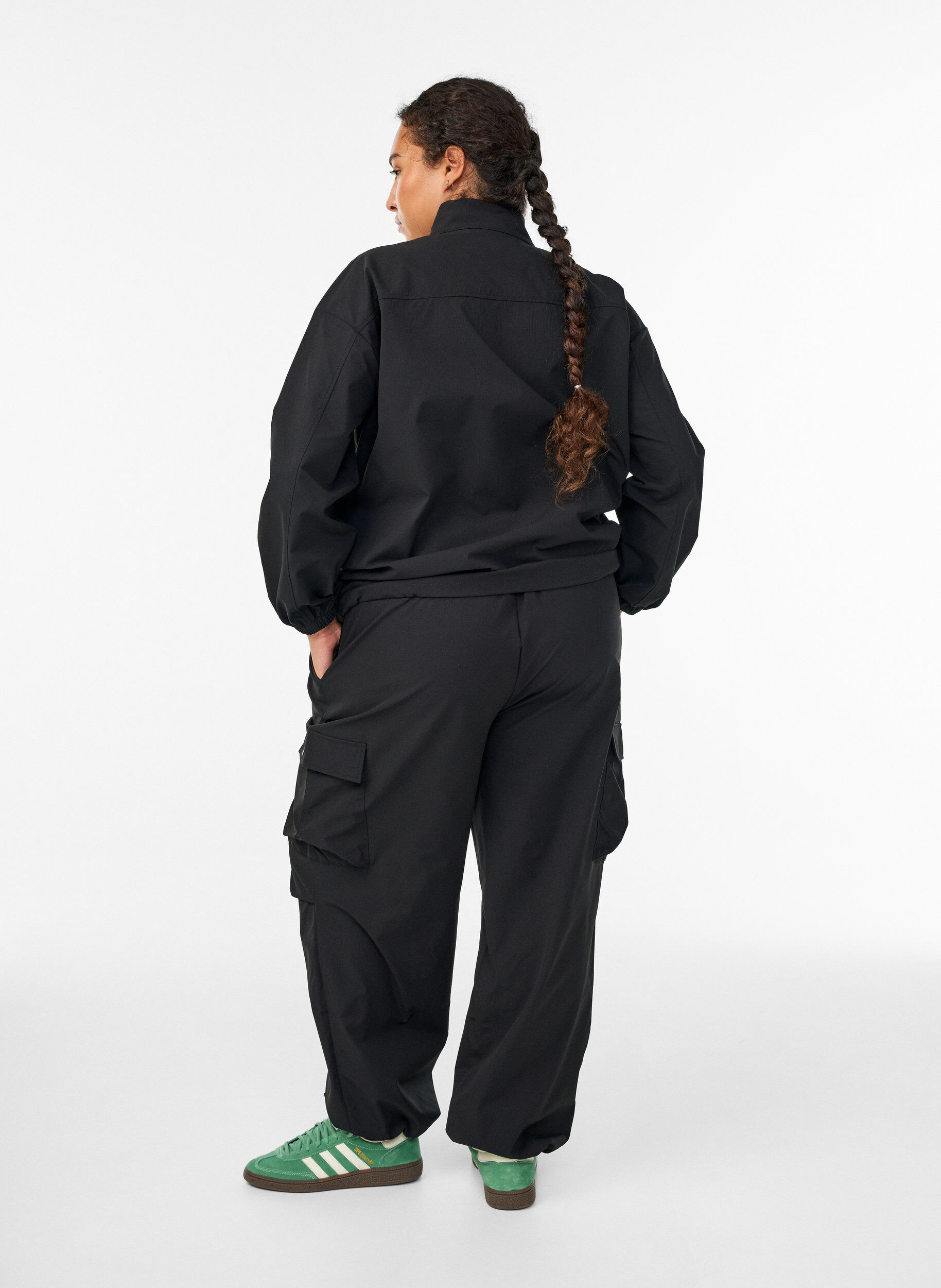Zizzi Trackpants met cargozakken, Zwart, Model image number 1