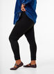 Viscose leggings met een split aan de voorkant, Zwart, Model image number 2