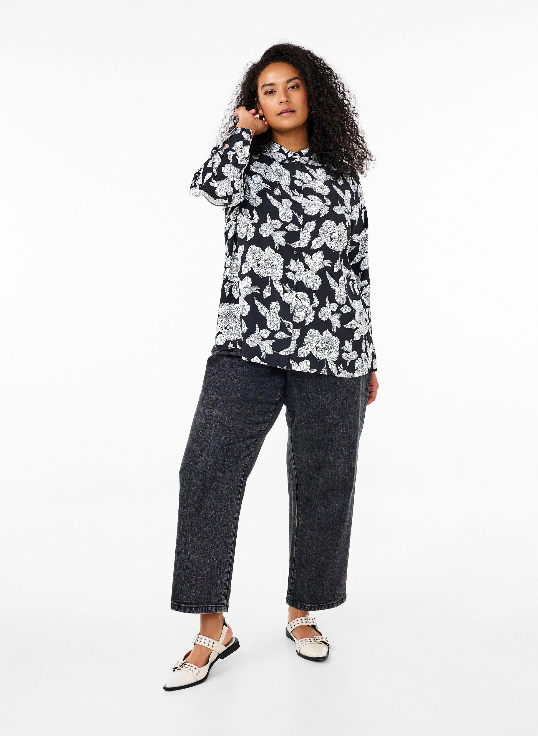 Zizzi Shirt met bloemenprint, Zwart, Model image number 1