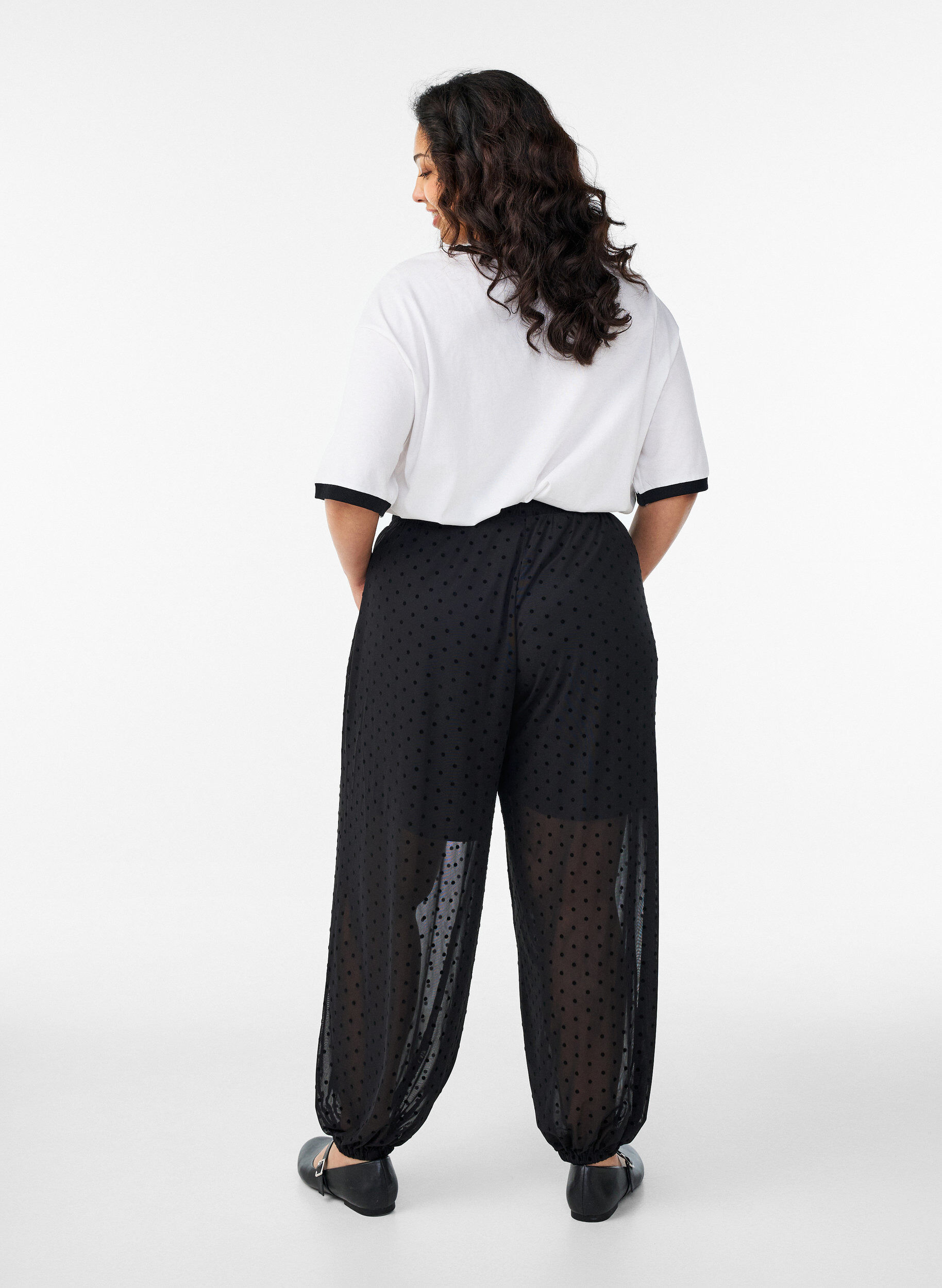 Zizzi Mesh ballonnenbroek met polkadots, Zwart, Model image number 1