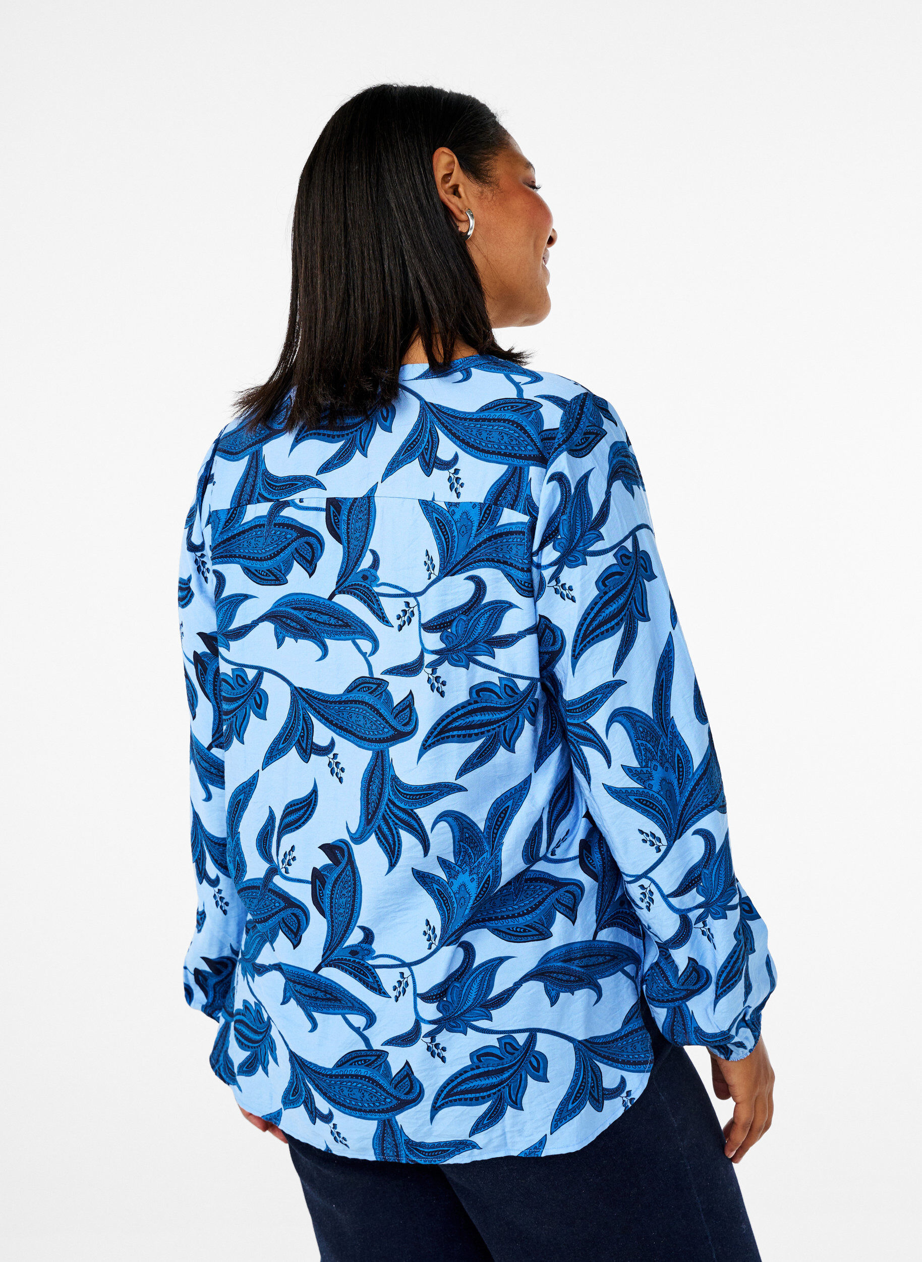 Zizzi Blouse met lange mouwen in paisleydesign en v-hals, Blue Paisley AOP, Model image number 1