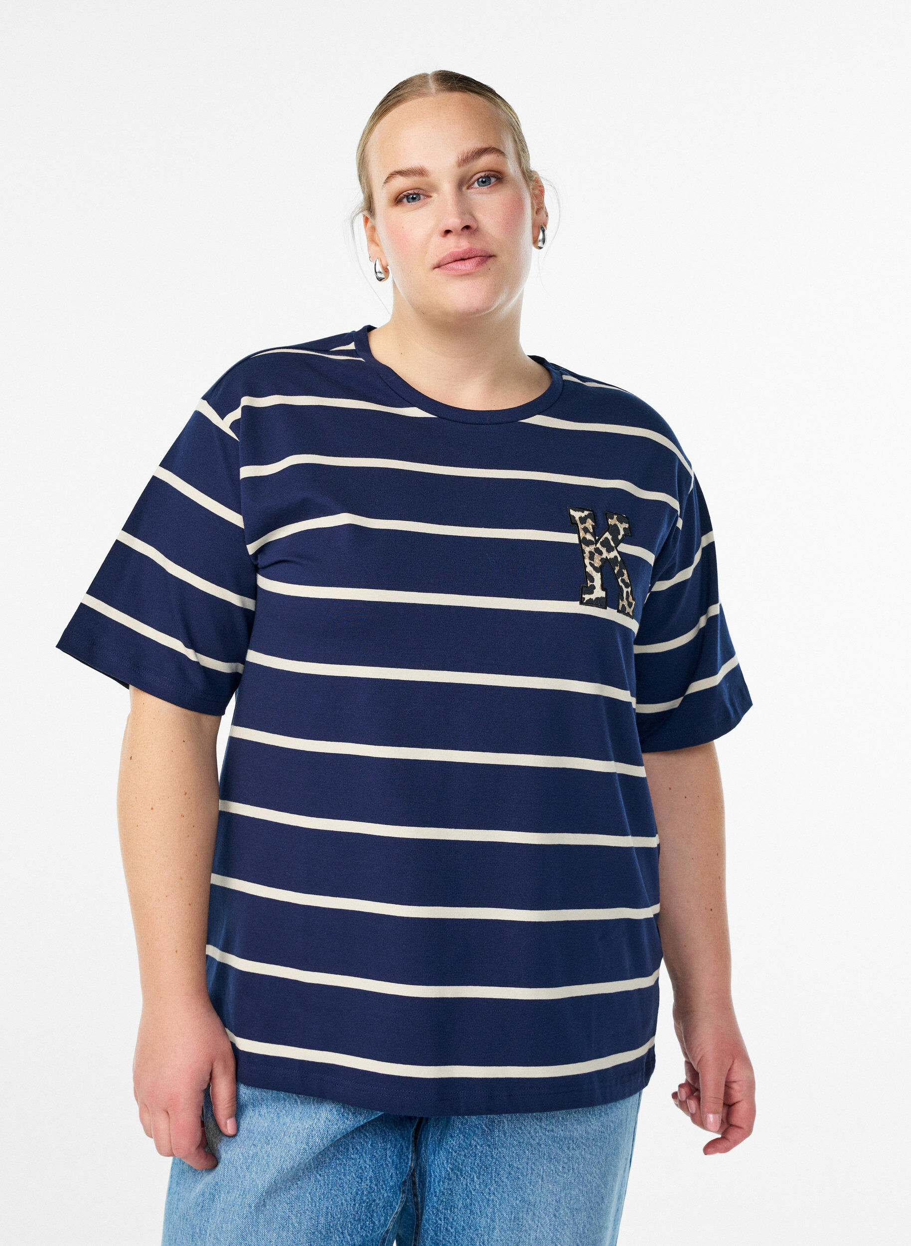 Zizzi T-shirt met strepen en luipaarddetail, Blauw, Model image number 0