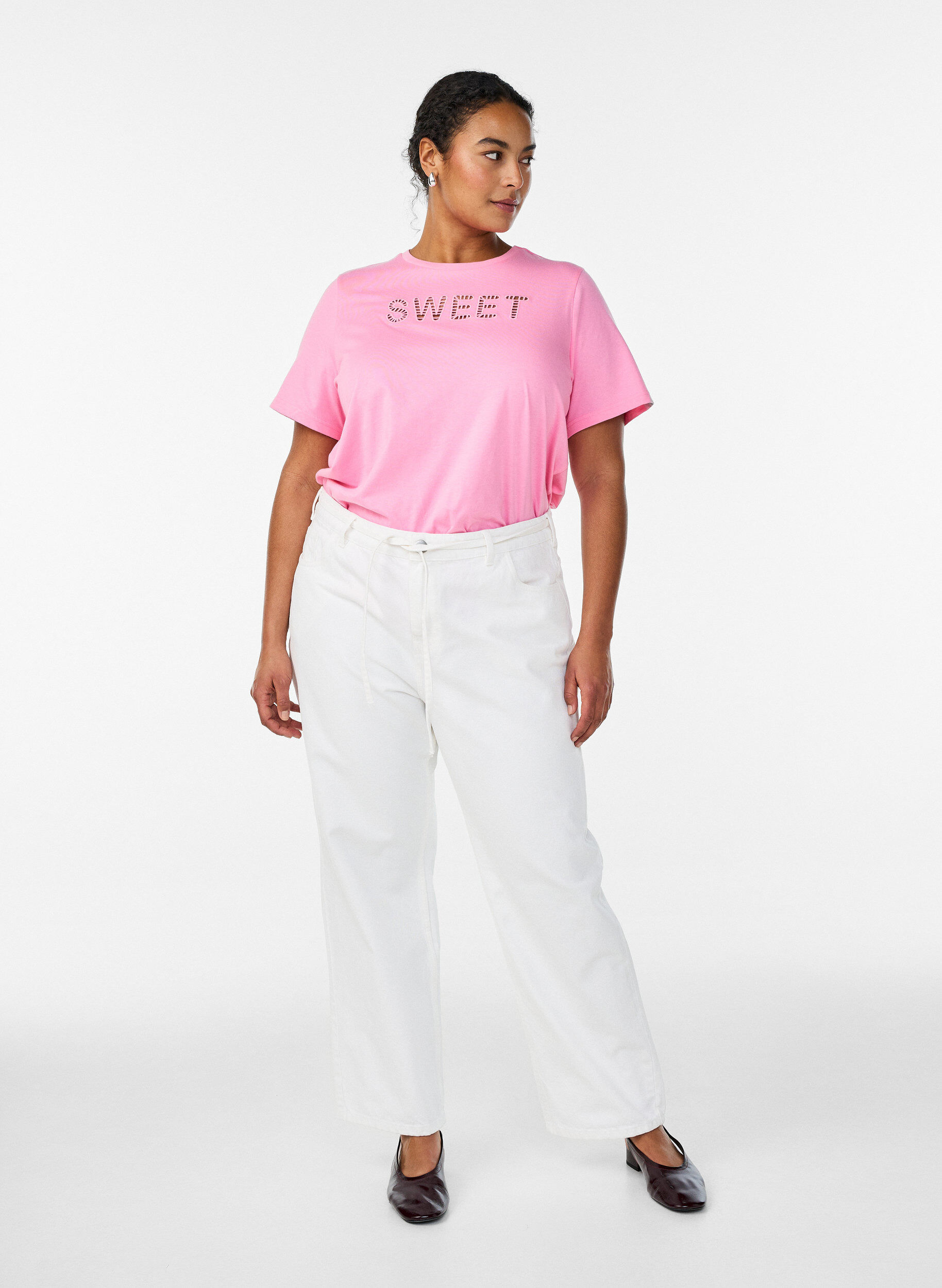 Zizzi Katoenen T-shirt met geborduurde tekst, Wit, Model image number 1