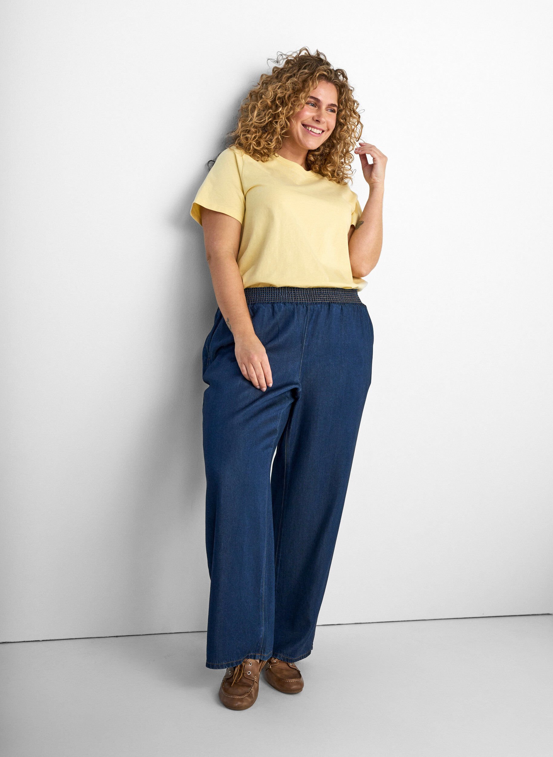 Zizzi Basic katoenen T-shirt met ronde hals, Geel, Model image number 3