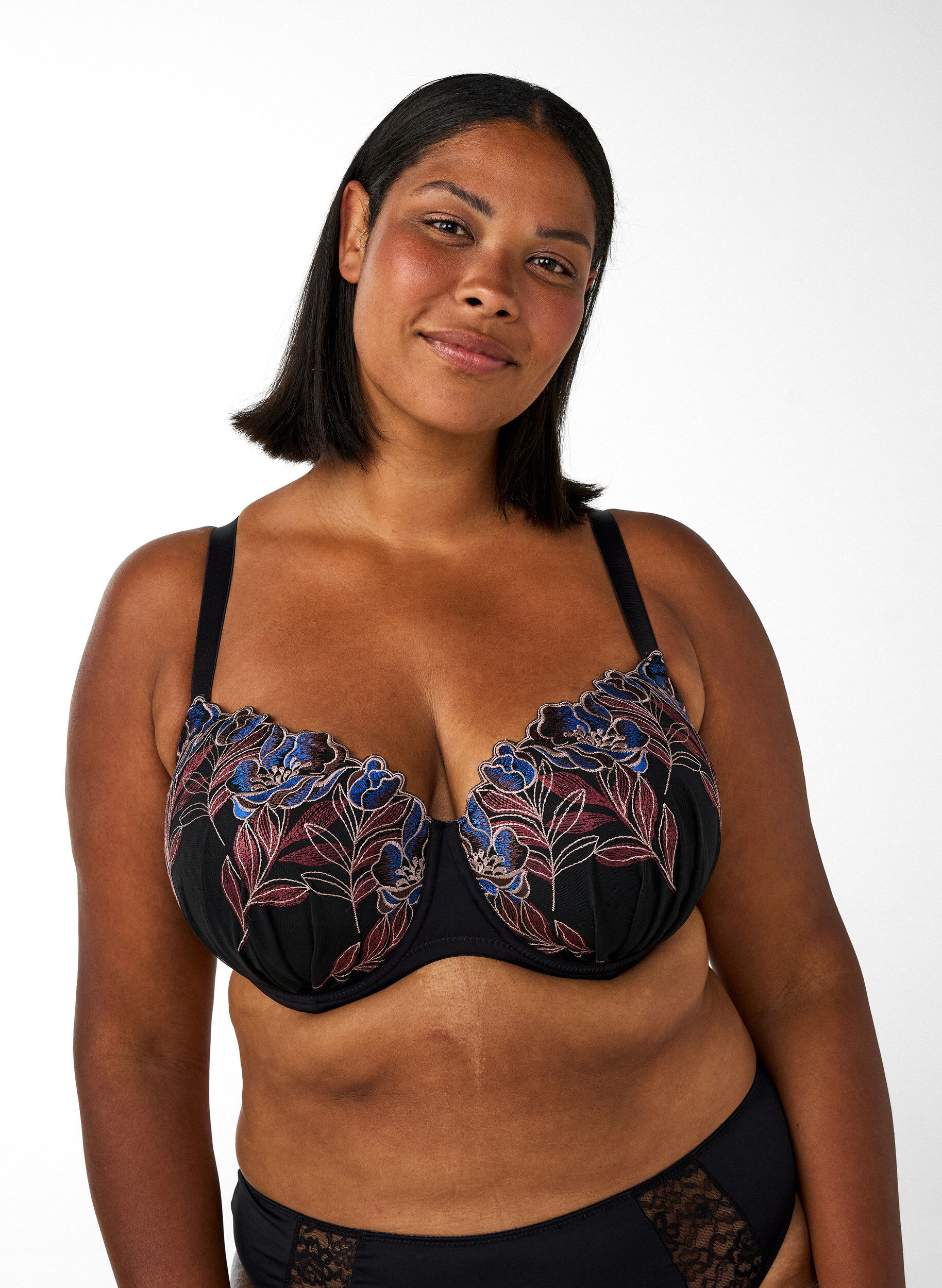 ZizziVoorgevormde beha met bloemenborduursel, Zwart, Model image number 0