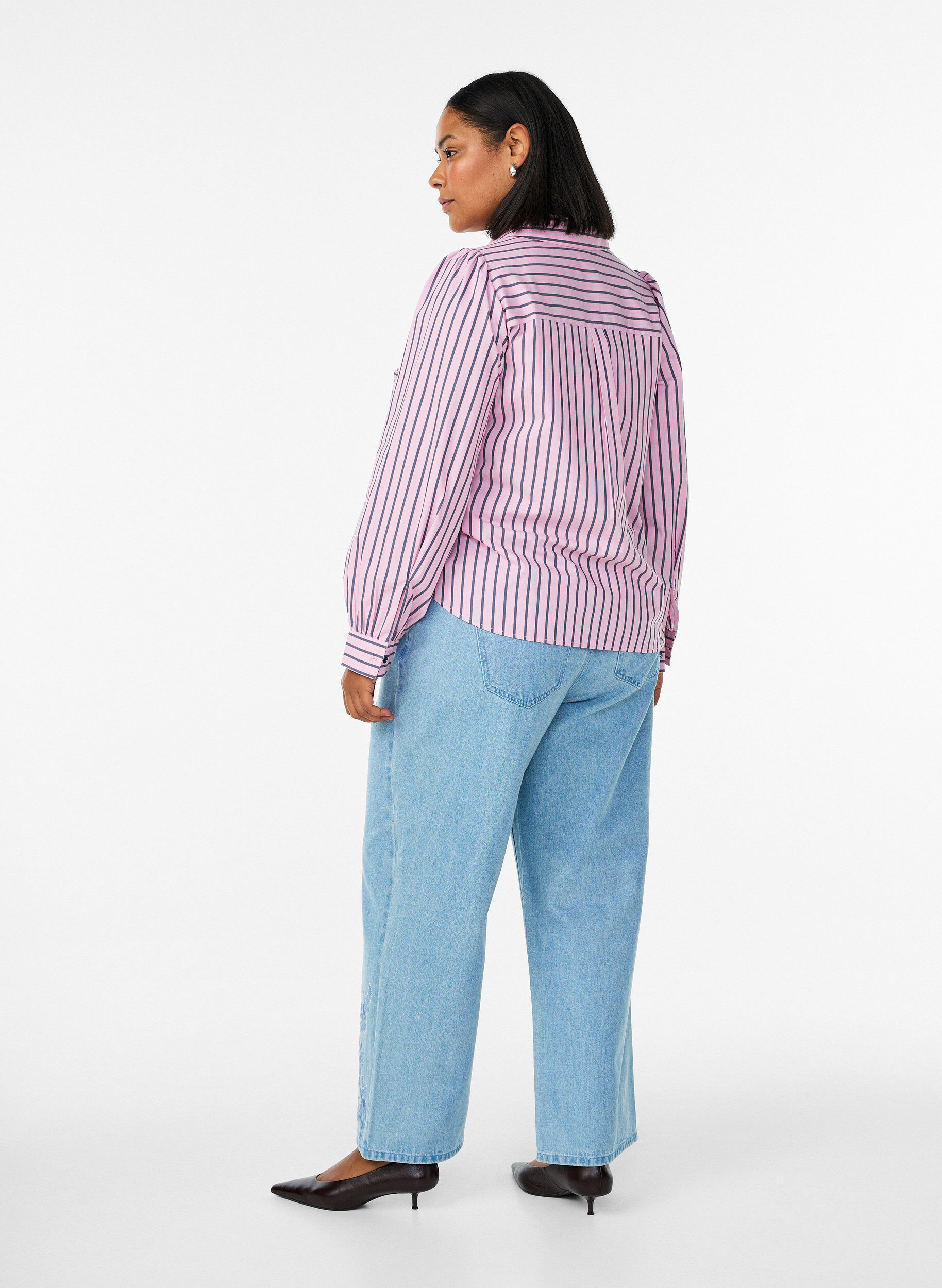 Zizzi Myra jeans met wide fit en bloemendetails, Blauw, Model image number 1