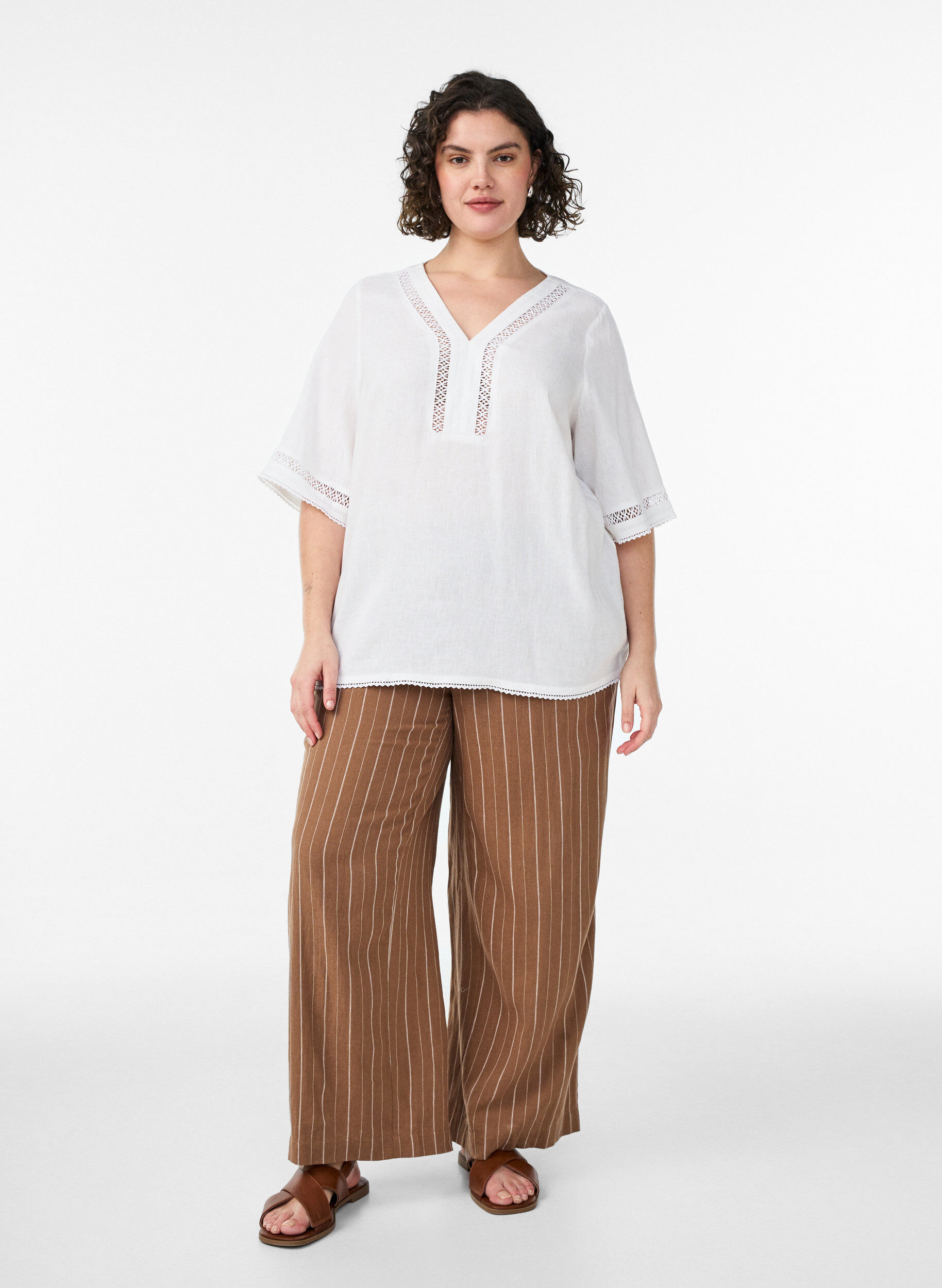 Zizzi Blouse van linnen en viscose met haakdetails, Wit, Model image number 1