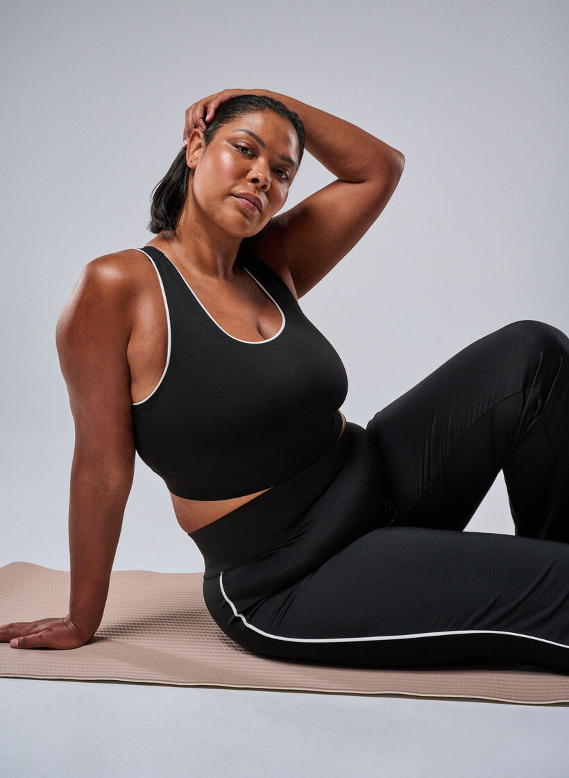 Racerback sport-bh met contrasterende biezen, Zwart, Image image number 0