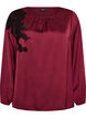 Satijnen blouse met kanten applicatie en parels, Rood, Packshot image number 0