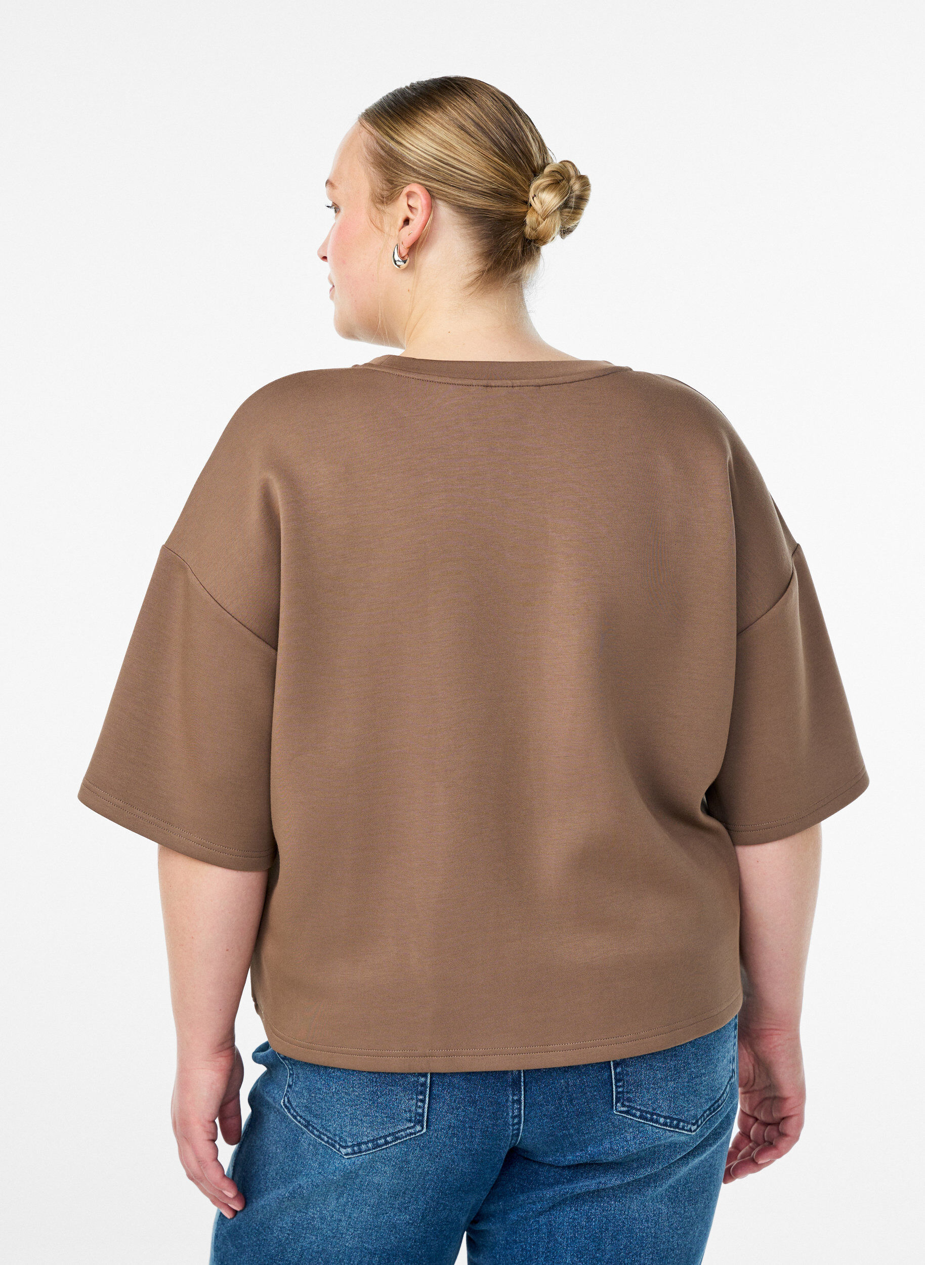 Zizzi Korte loose-fit T-shirt in modalblend, Bruin, Model image number 2