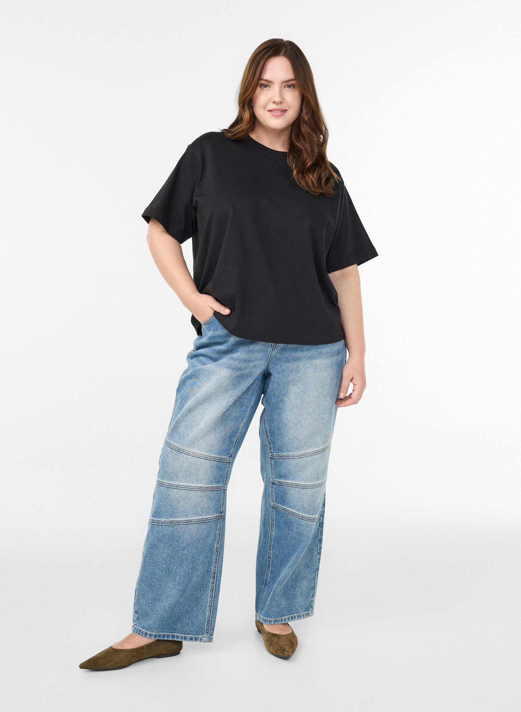 Zizzi Boxy katoenen T-shirt, Zwart, Model image number 1