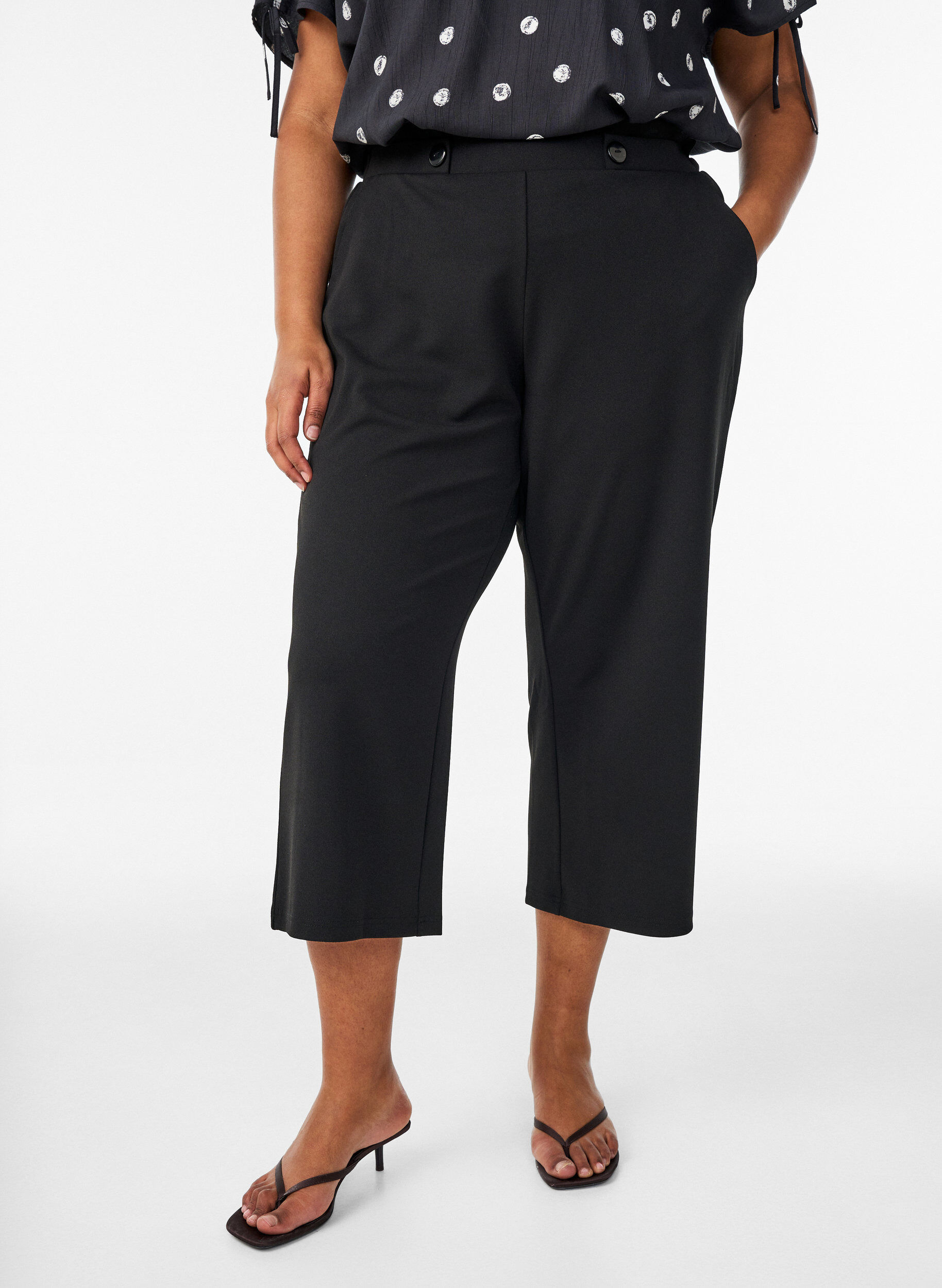 Zizzi7/8 broek met losse pasvorm, Zwart, Model image number 0
