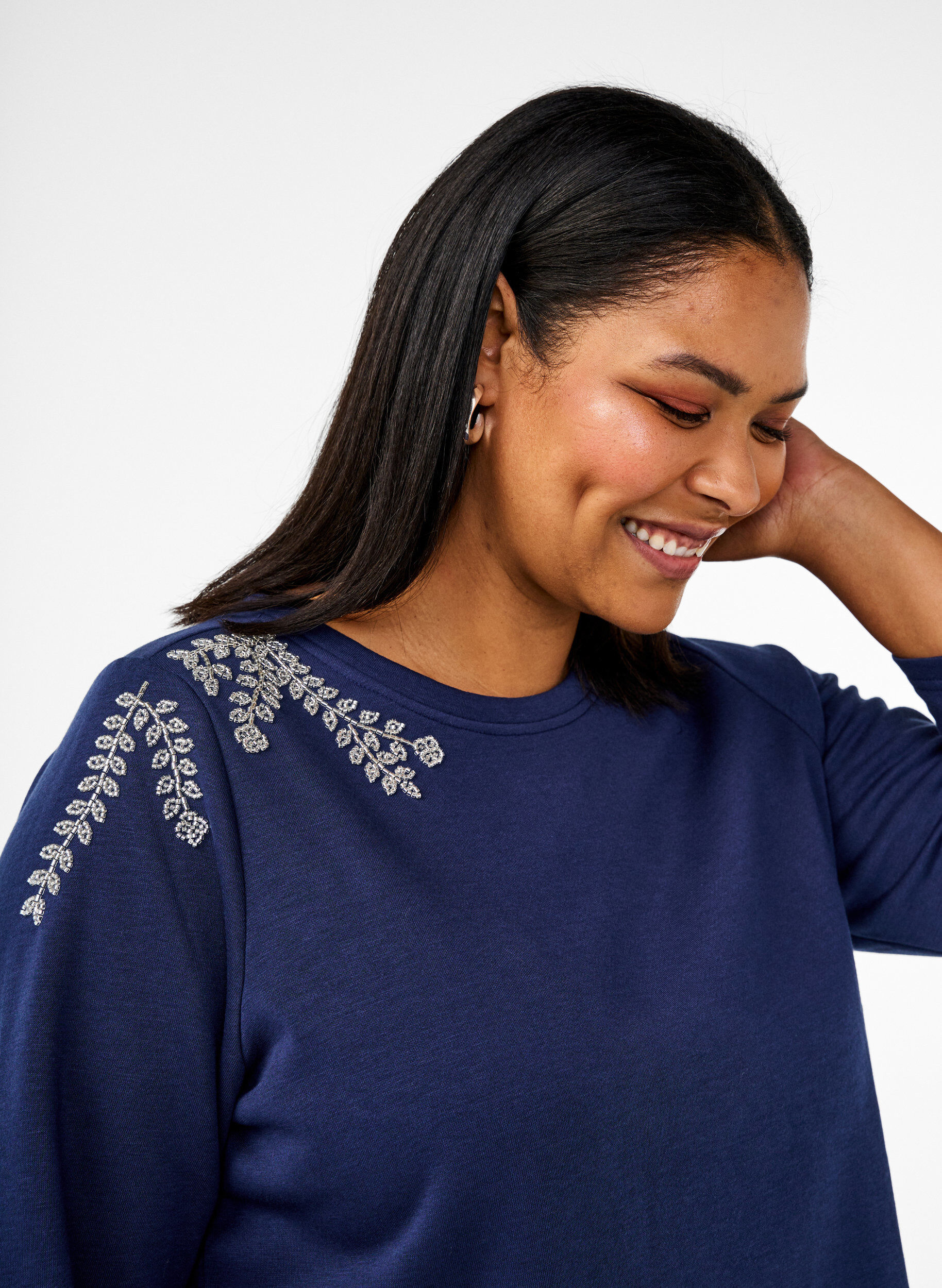Zizzi Kort sweatshirt met pareldetails, Blauw, Model image number 3