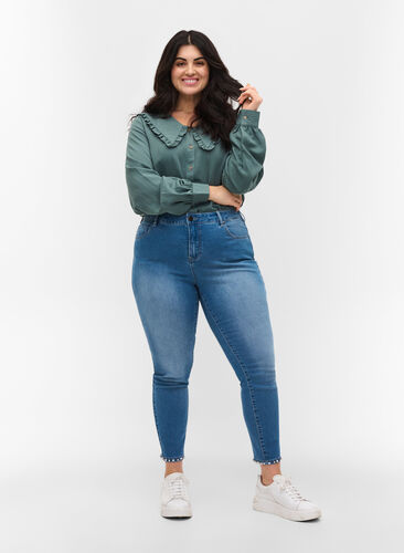 Cropped Amy jeans met parels, Light blue denim, Model image number 0