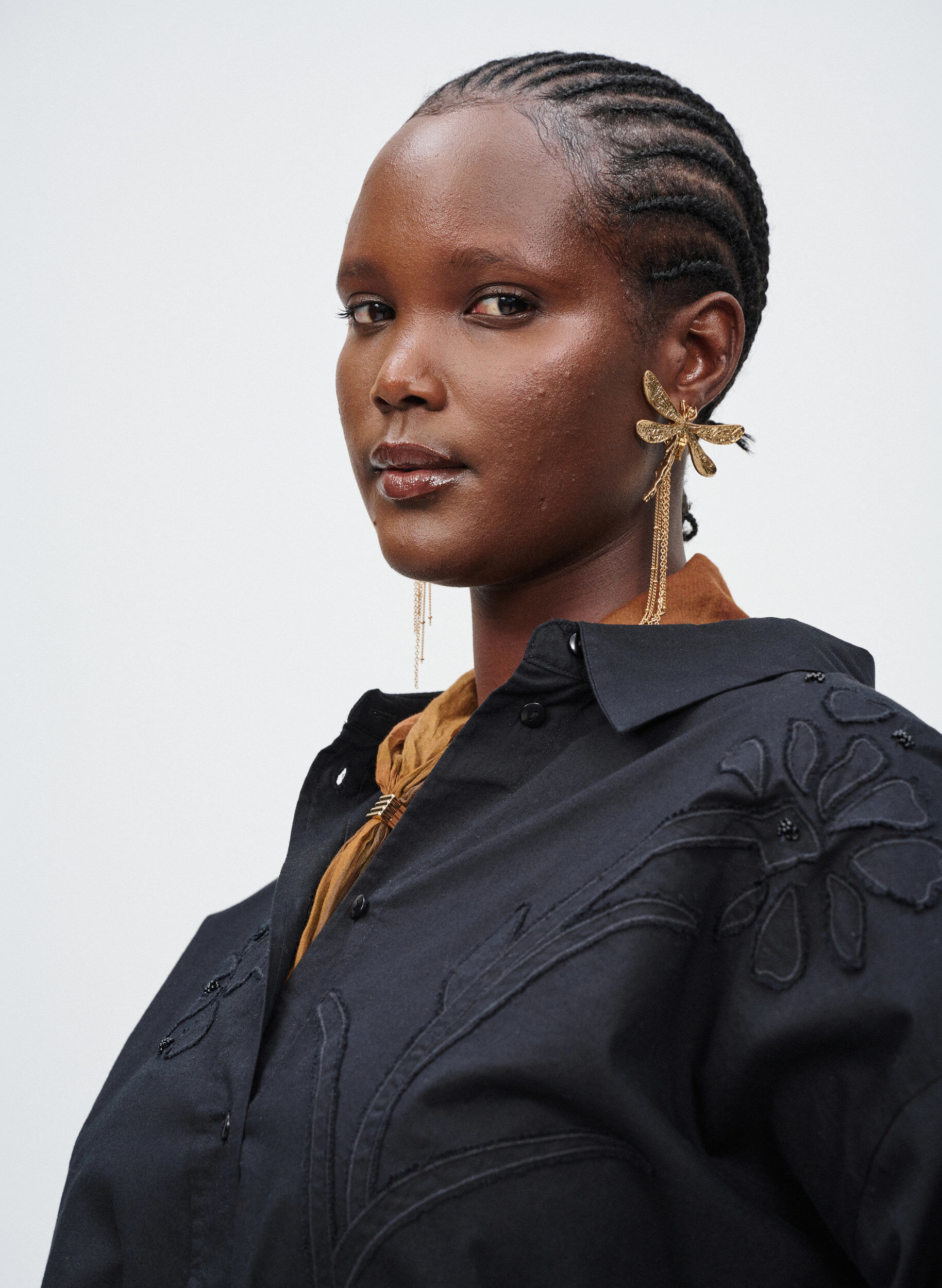 Zizzi Katoenen shirt met ton-sur-ton bloemenborduursel, Zwart, Image image number 0