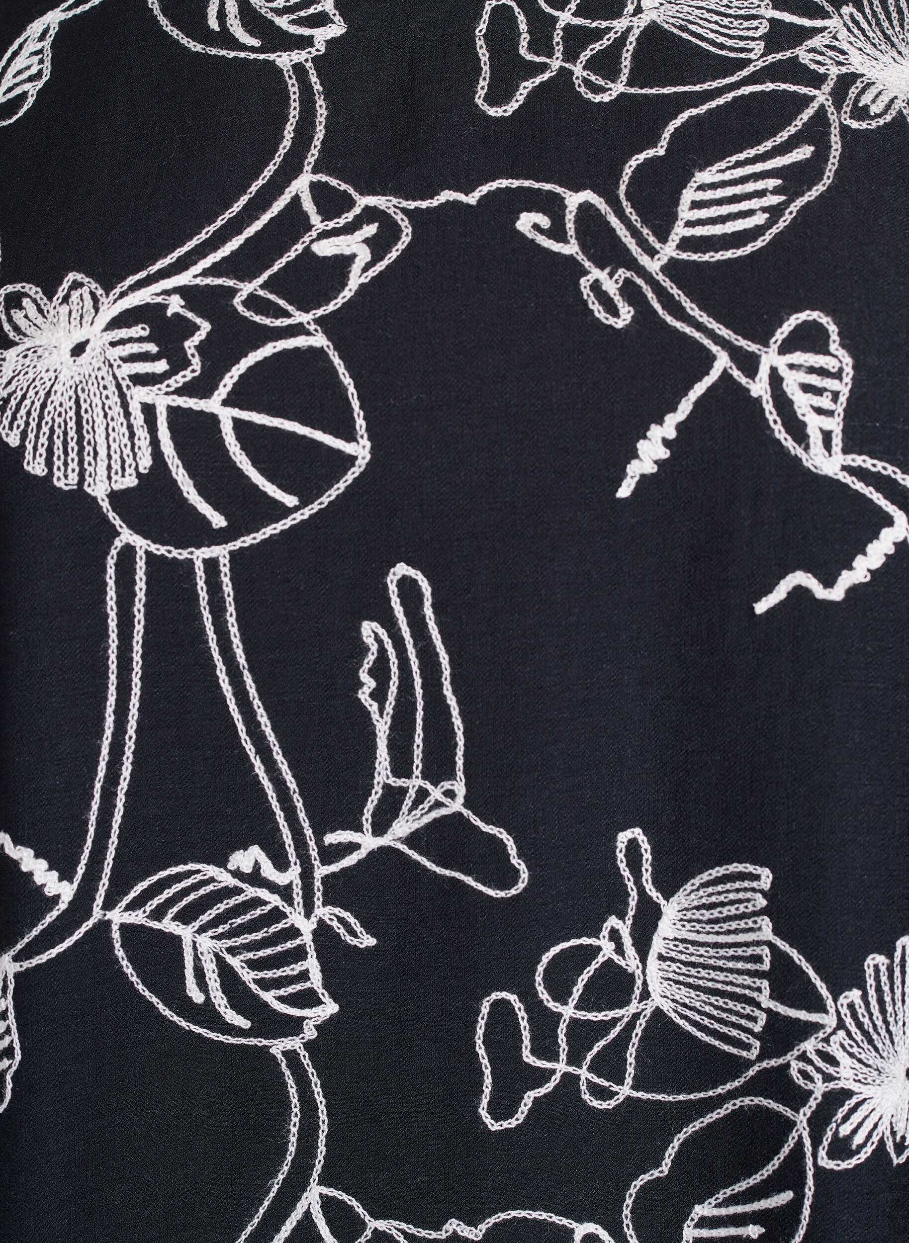 Zizzi Korte A-lijn jurk met geborduurd patroon, Zwart, Packshot image number 2