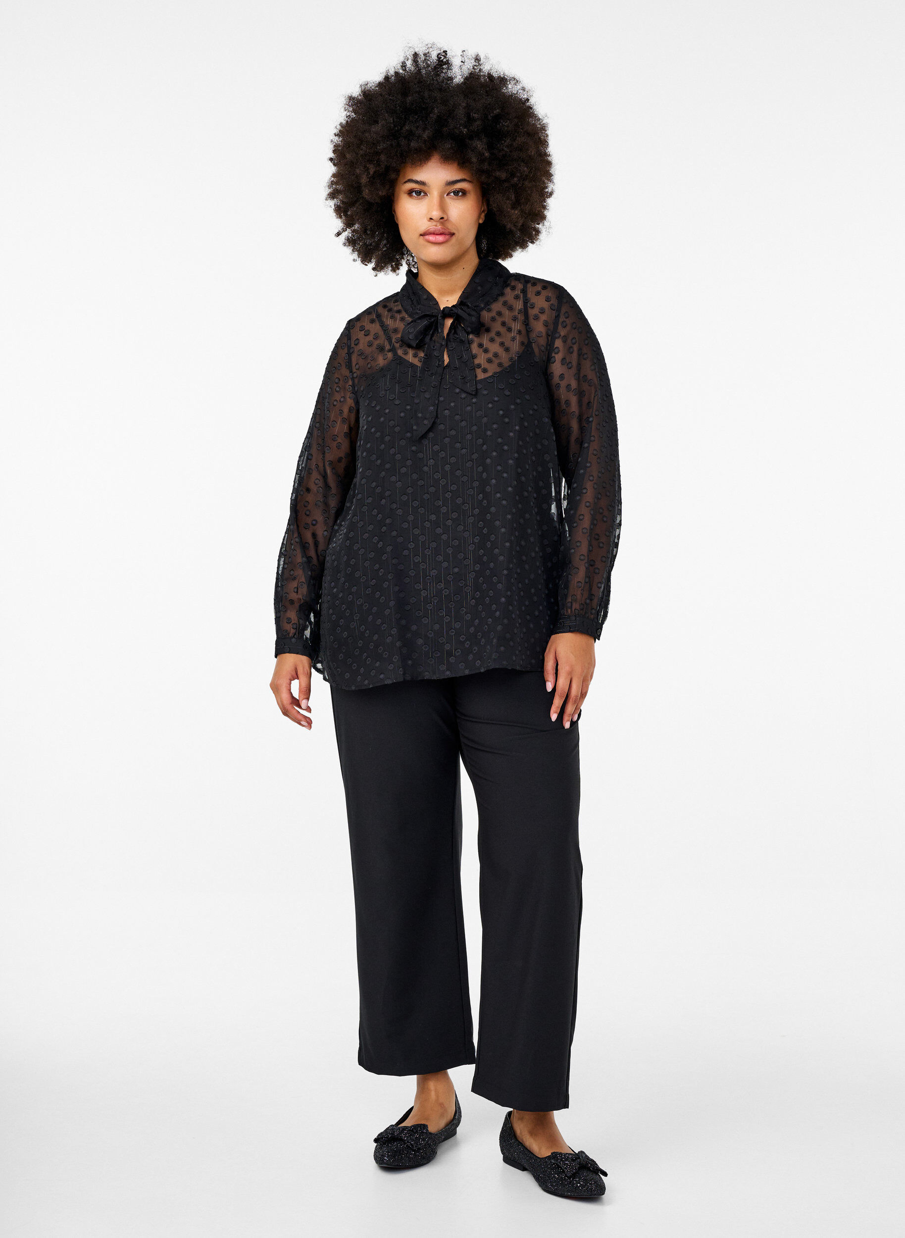 Zizzi Chiffon blouse met een gestippelde textuur, Black, Model image number 2