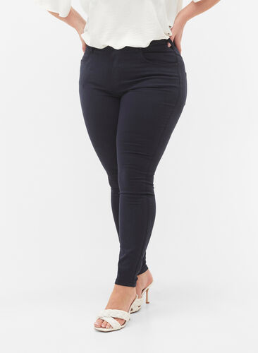 Super slim Amy jeans met hoge taille, Night Sky, Model image number 2