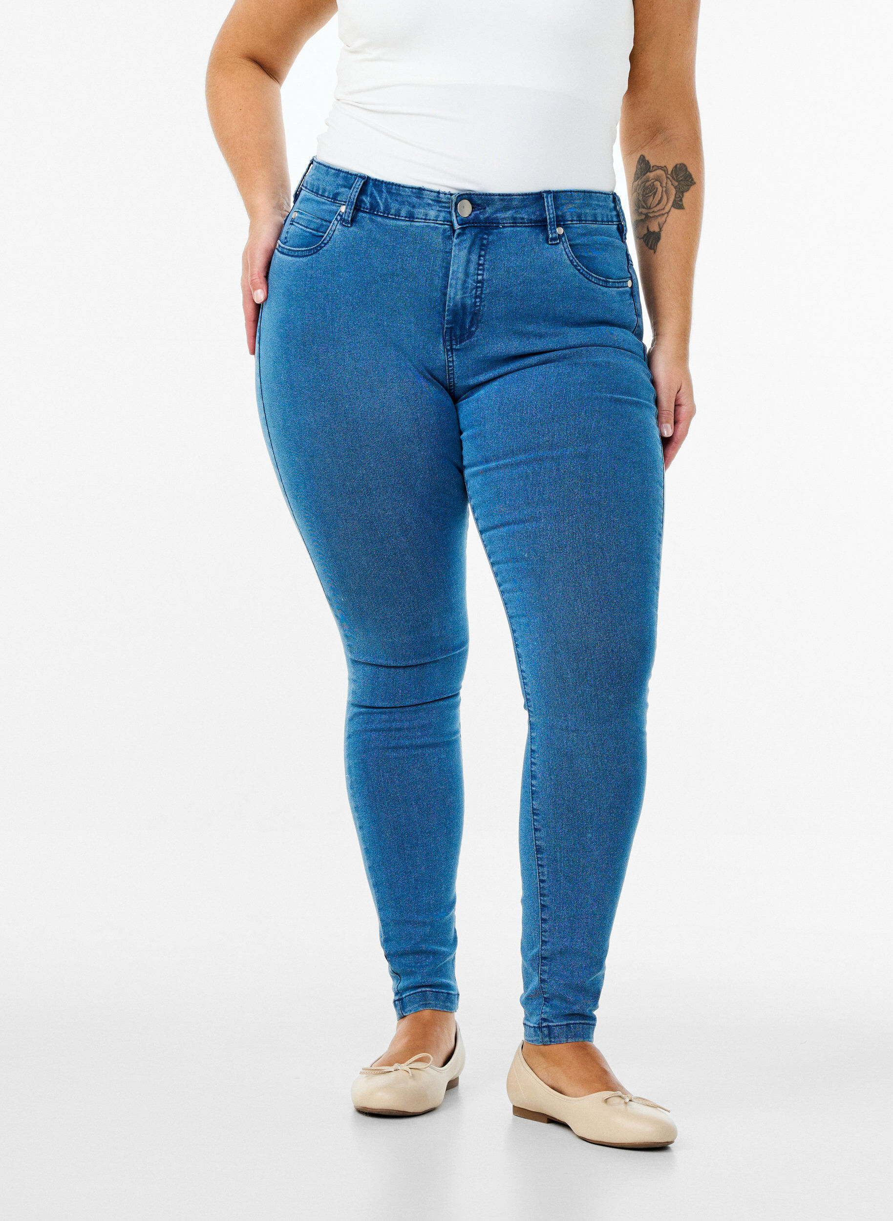 Zizzi super slim fit Amy jeans met hoge taille, Blauw, Model image number 2