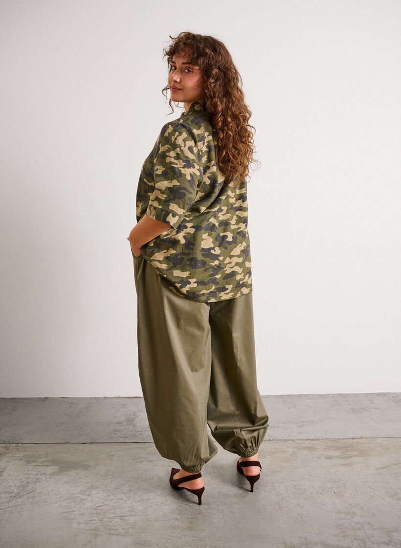 Ballonbroek met zakken en een elastische tailleband, Groen, Model image number 1