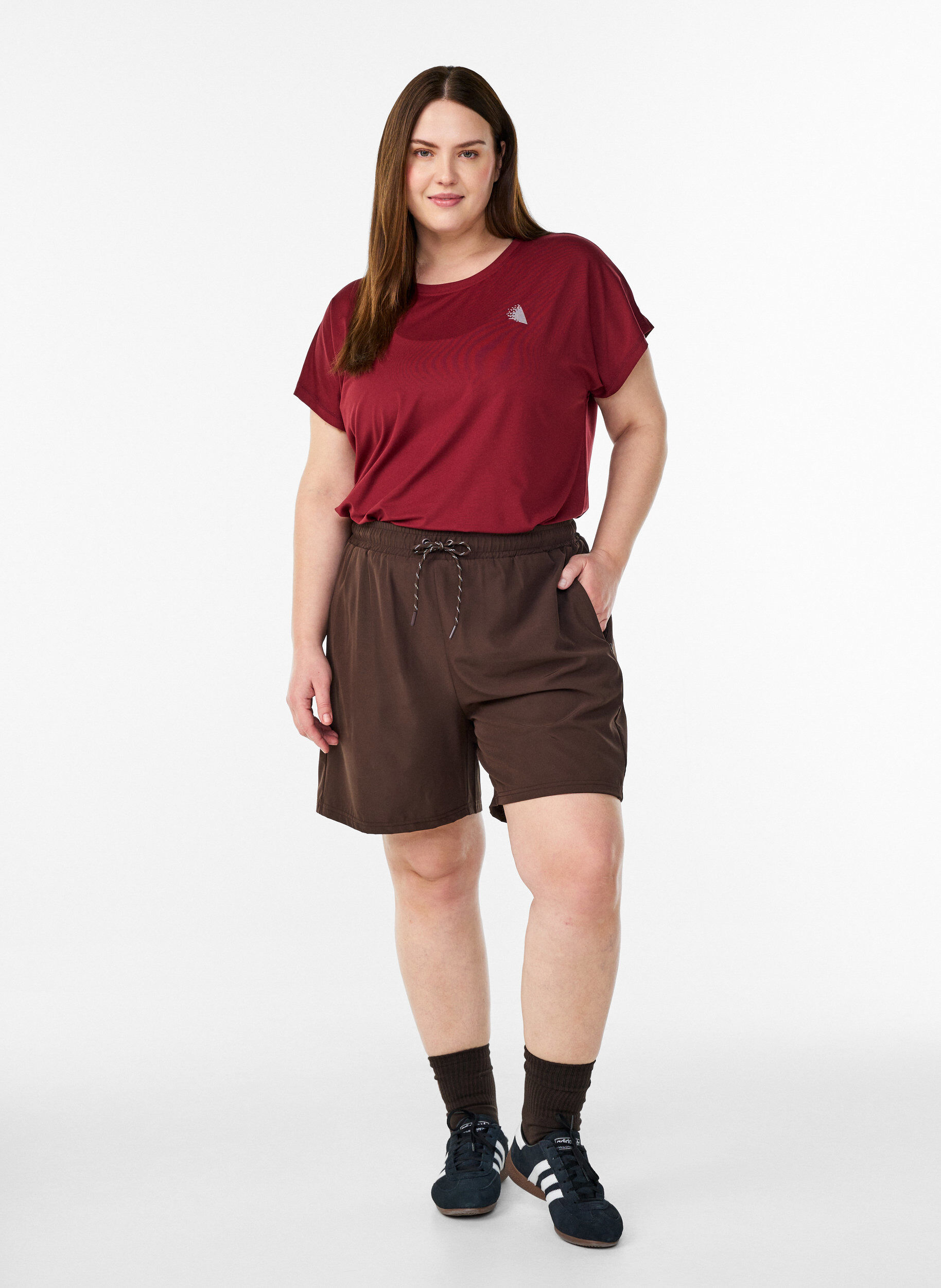 Zizzi Effen gekleurd trainingsshirt, Rood, Model image number 1