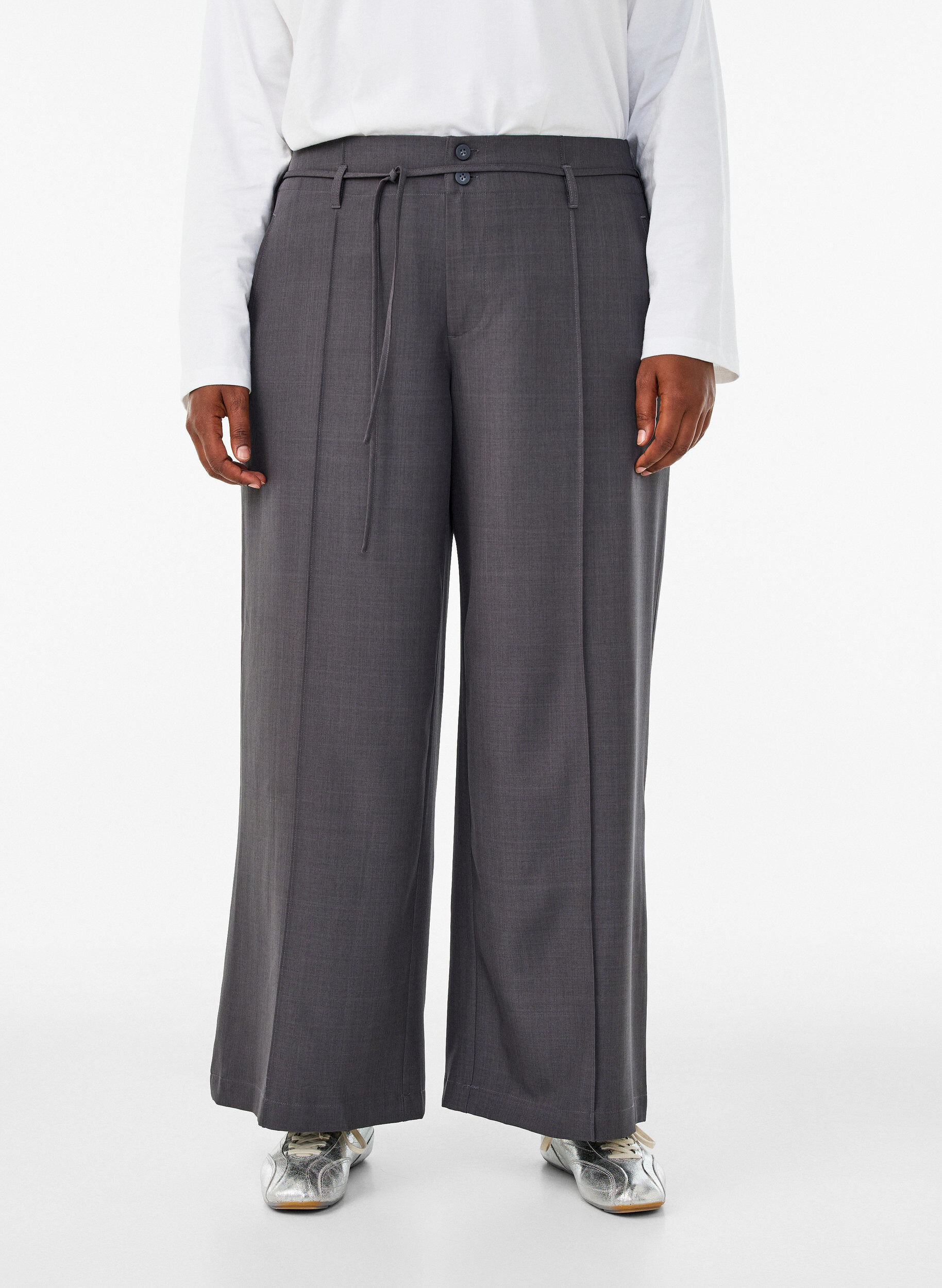 ZizziOp maat gemaakte broek met plooien en een strikceintuur, Grijs, Model image number 2