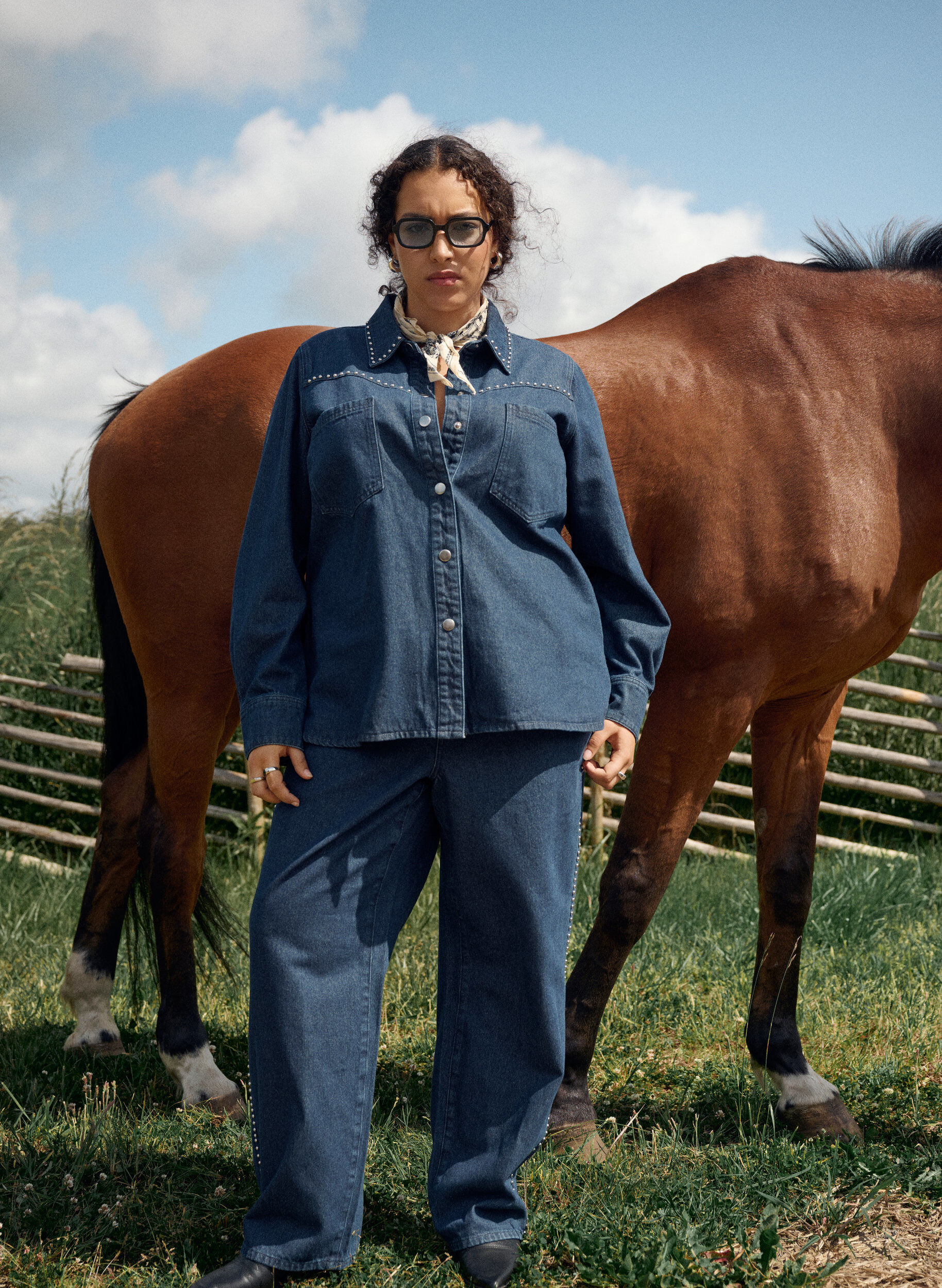 Zizzi Wijde jeans met studs en een high waist, Blauw, Image image number 0