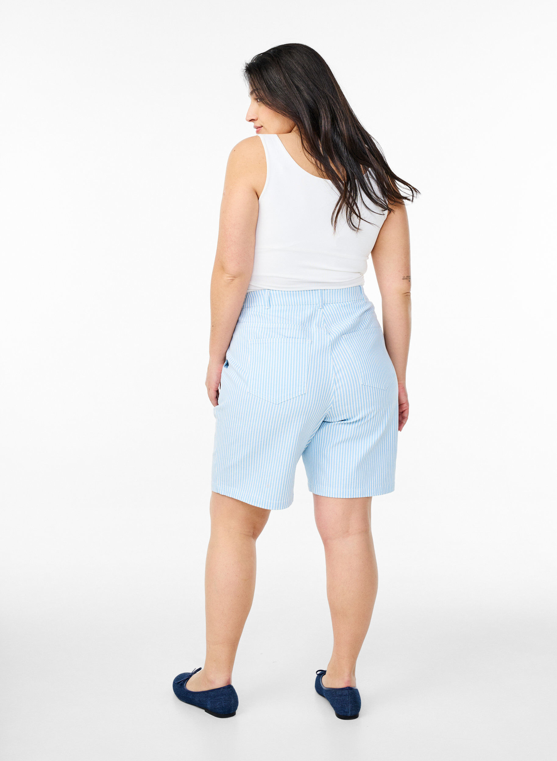 Zizzi Gestreepte bermudashorts met hoge taille, Blauw, Model image number 2
