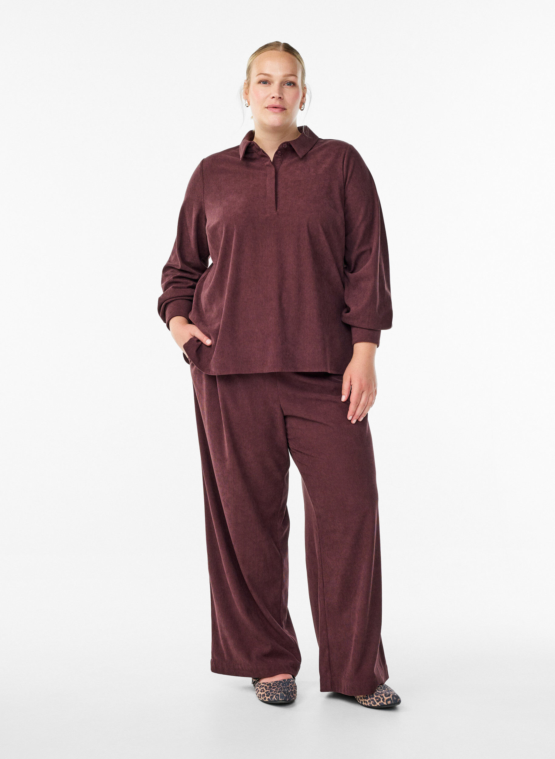 Fluwelen broek met wijde pijpen, Donker Bordeaux, Model