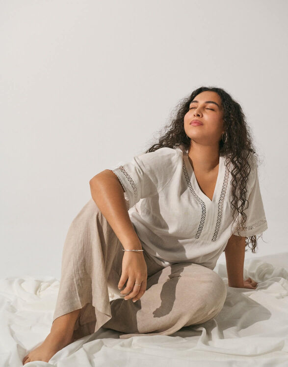 Dames lange blouses en tunieken mousseline blouse lange mouwen elegant effen grote maten mousseline-shirt tuniek zomer lange hemdblouse met knoopsluiting lange blouse linnen blouse hemdblousejurk Dames lange blouses en tunieken mousseline blouse lange mouwen elegant effen grote maten mousseline-shirt tuniek zomer lange hemdblouse met knoopsluiting lange blouse linnen blouse hemdblousejurk