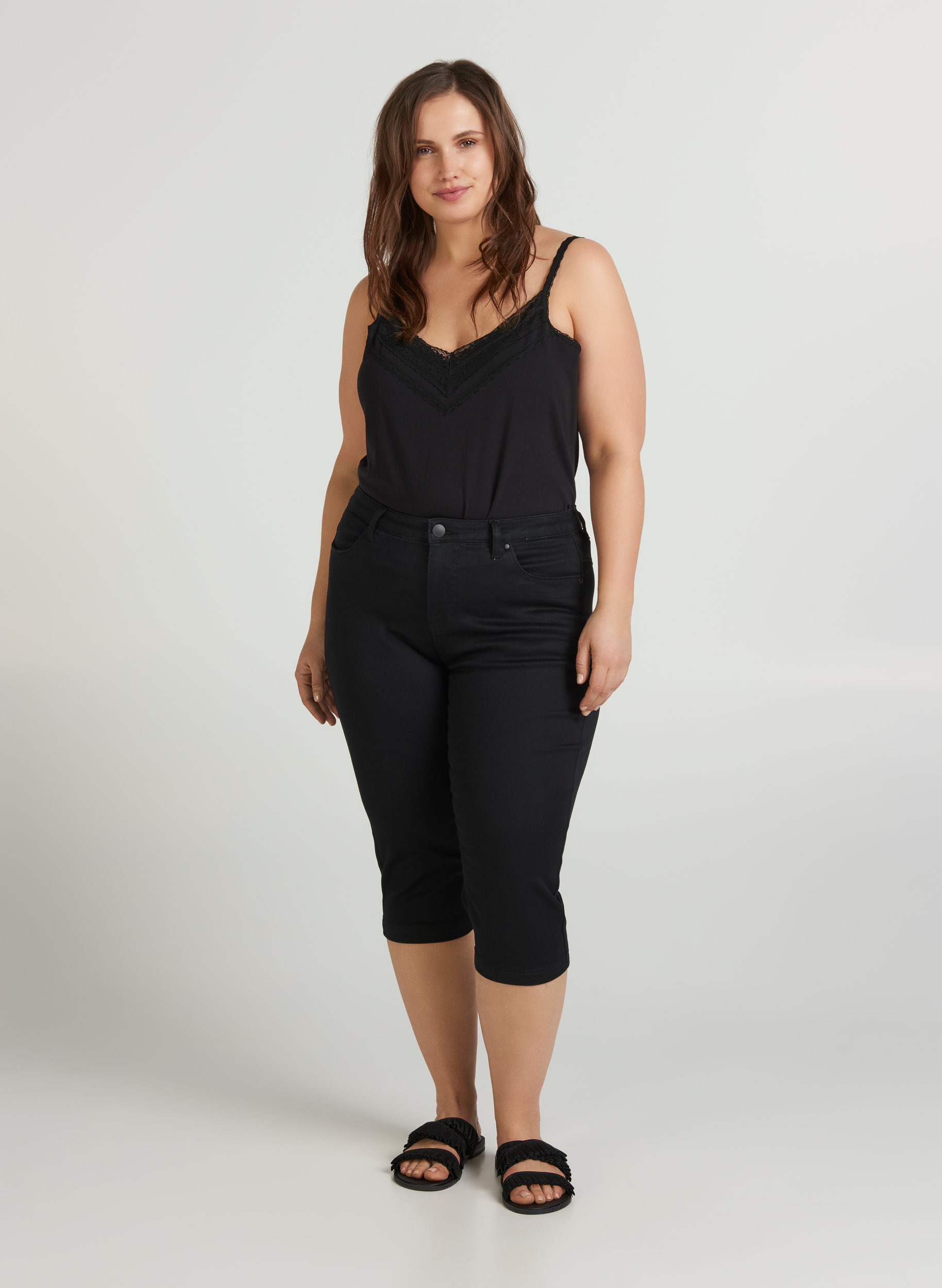 Slim fit Emily capri jeans, Black, Model image number 3