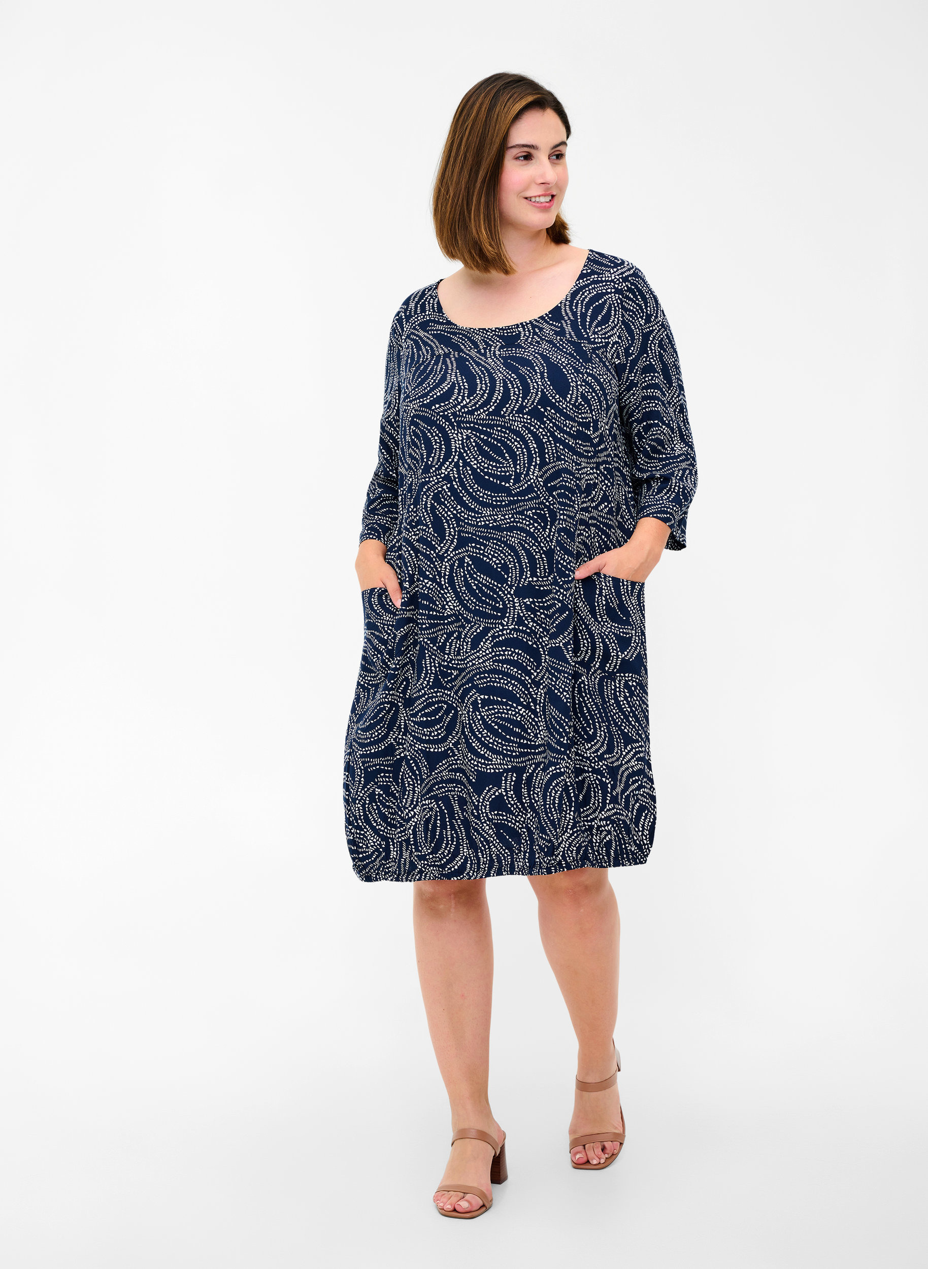 Viscose jurk met 3/4 mouwen, Blue Graphic, Model image number 2