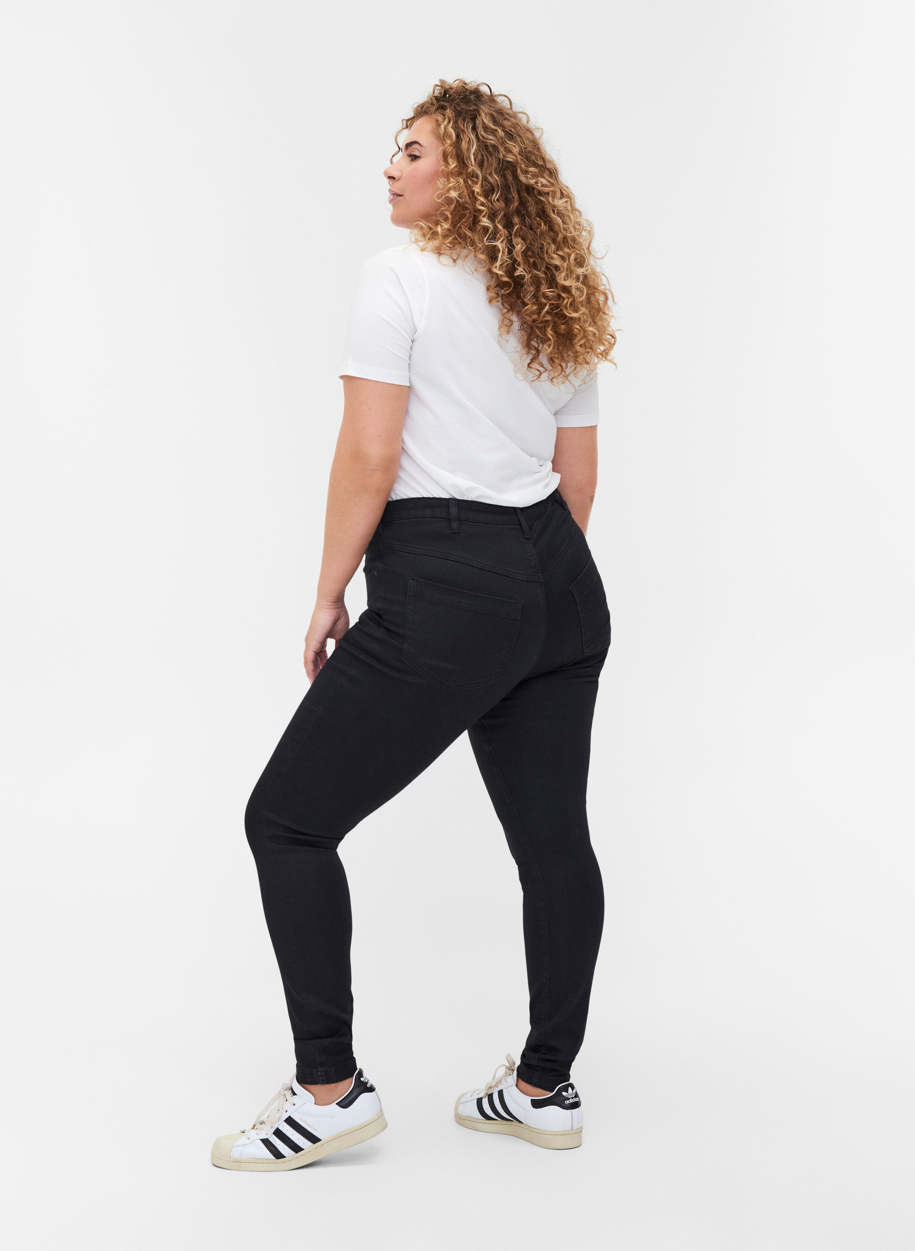 Super slim fit Amy jeans met hoge taille, Black, Model image number 2