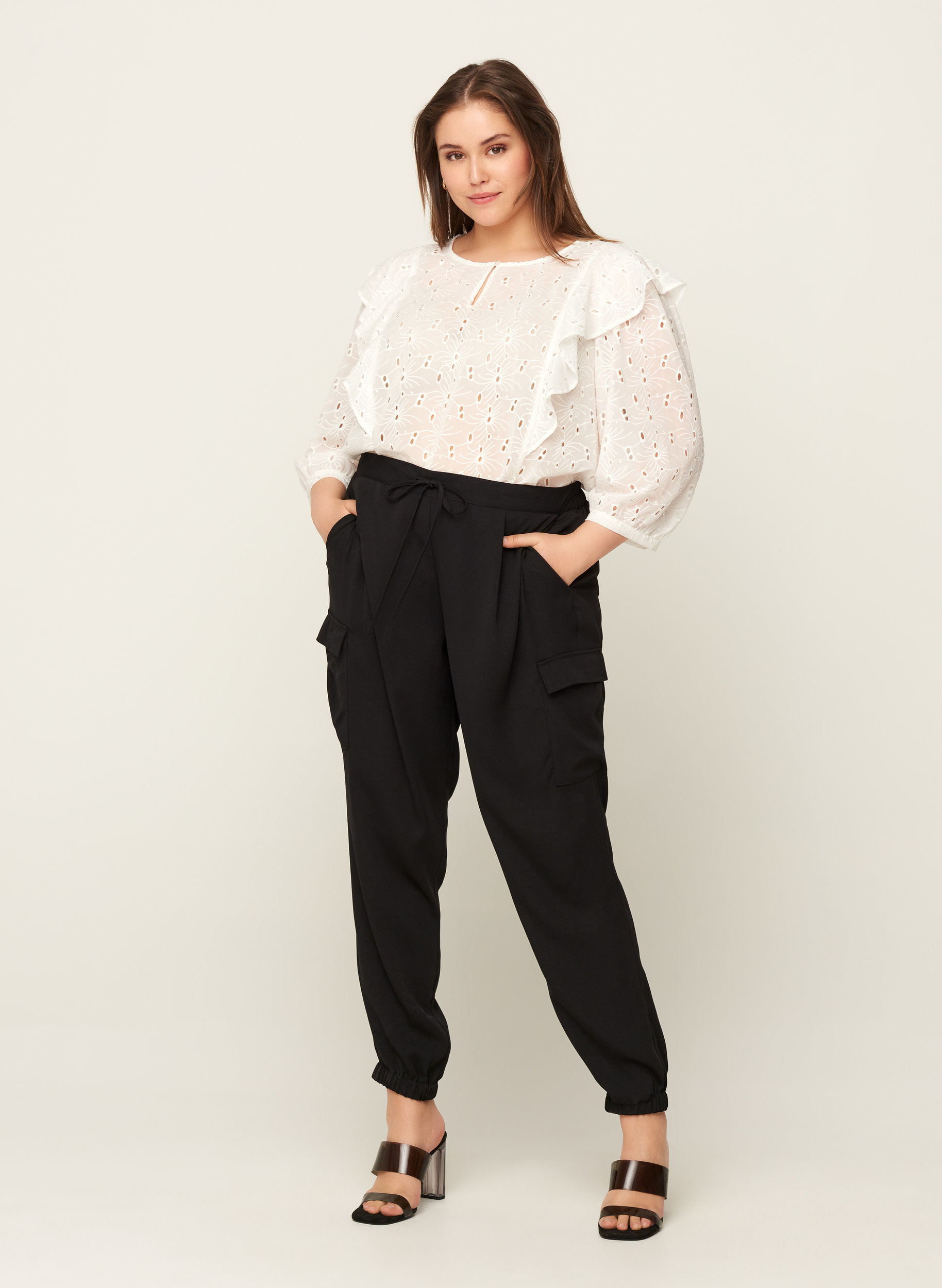 Losse broek met zakken aan de zijkant - Zwart - Maat 42-60 - Zizzi