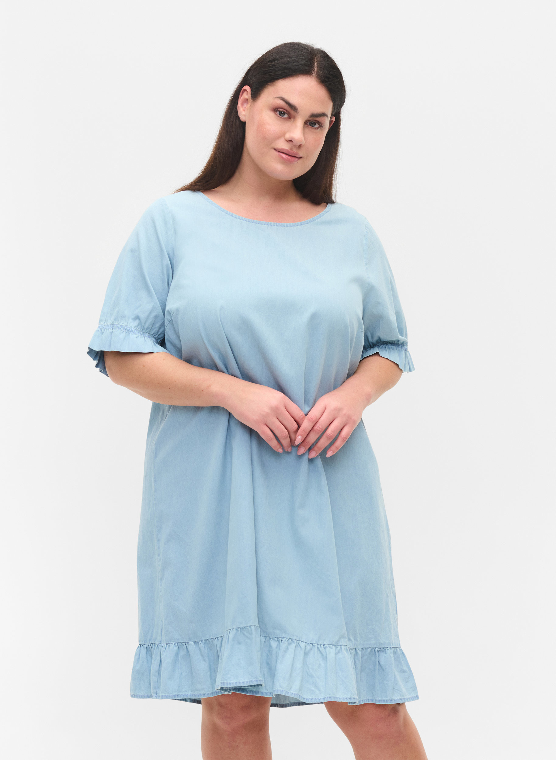 Denim jurk in katoen met korte mouwen, Light blue denim, Model