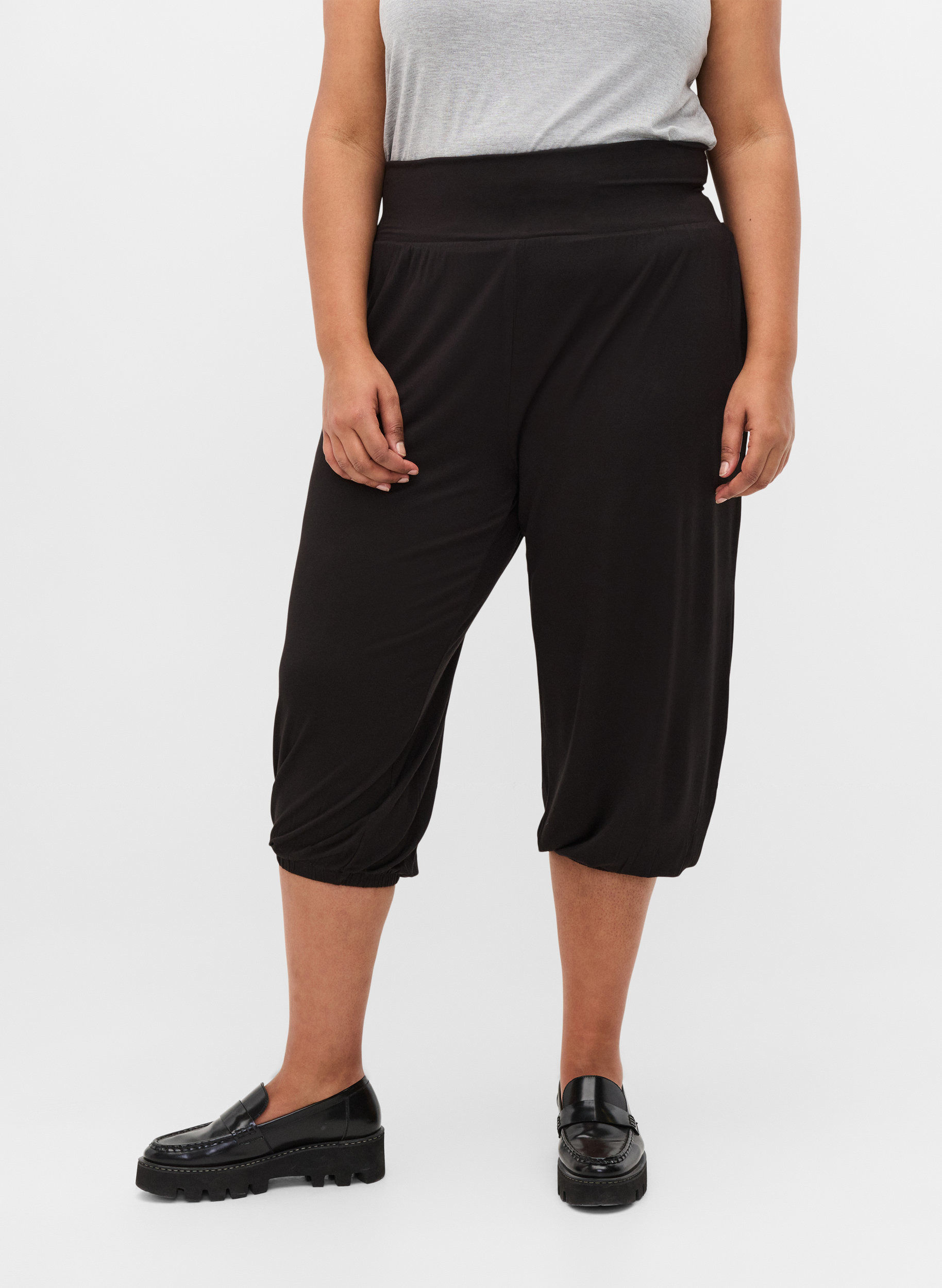 Losjes vallende capri broek met elastiek - Zwart - Maat 42-60 - Zizzi
