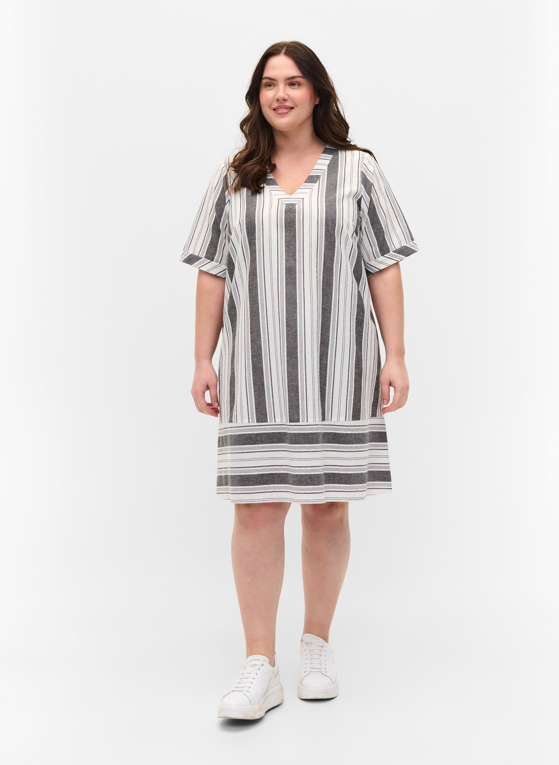 Gestreepte katoenen jurk met korte mouwen, Black Stripe, Model image number 2