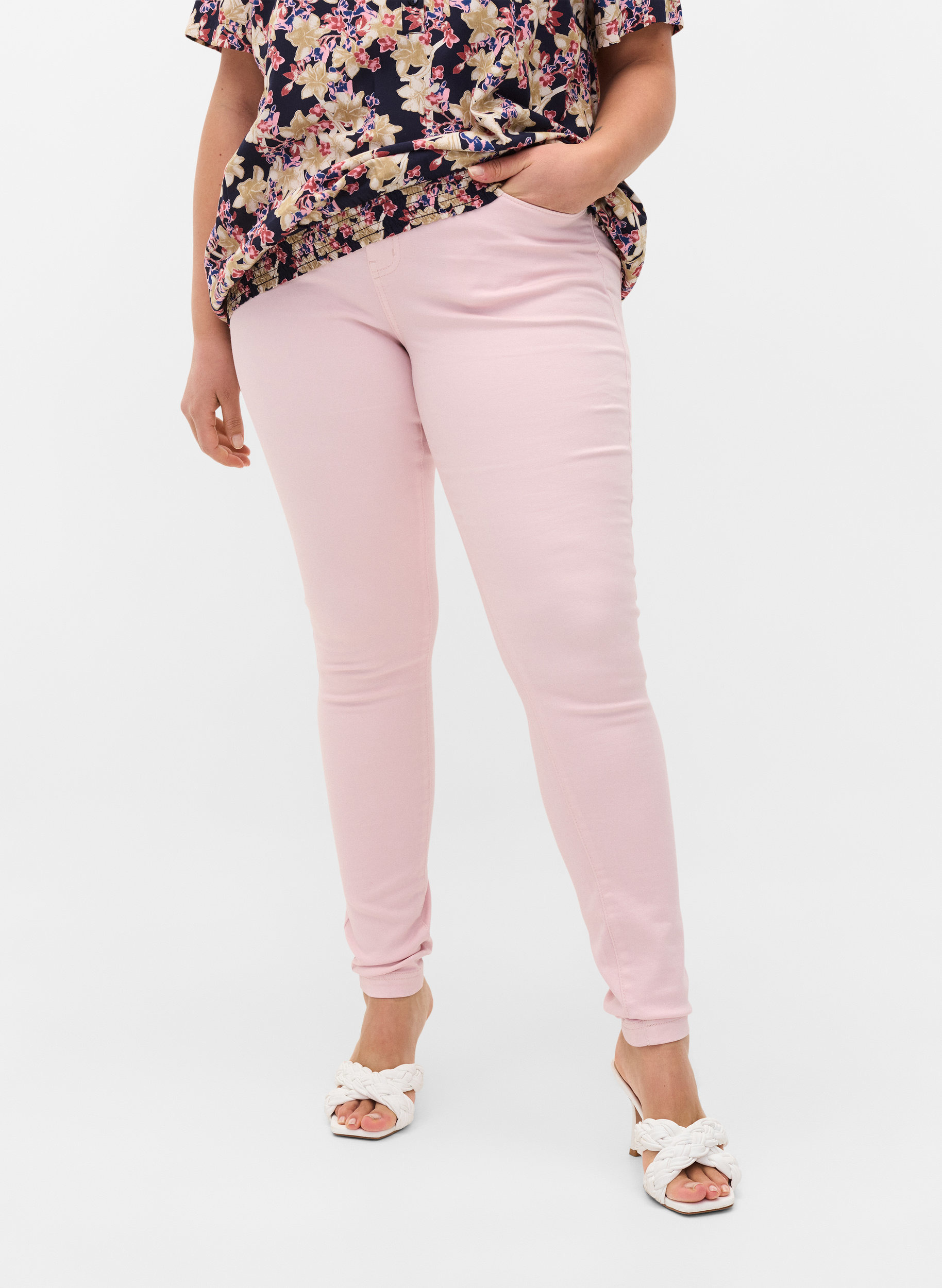 Super slim fit Amy jeans met hoge taille, Chalk Pink, Model image number 2